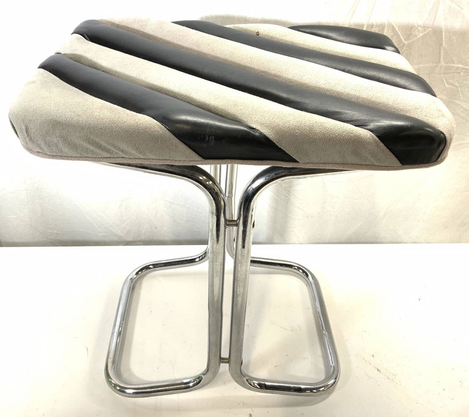 MCM Tubular Chrome Stool W Upholstered Seat (1 of 10)