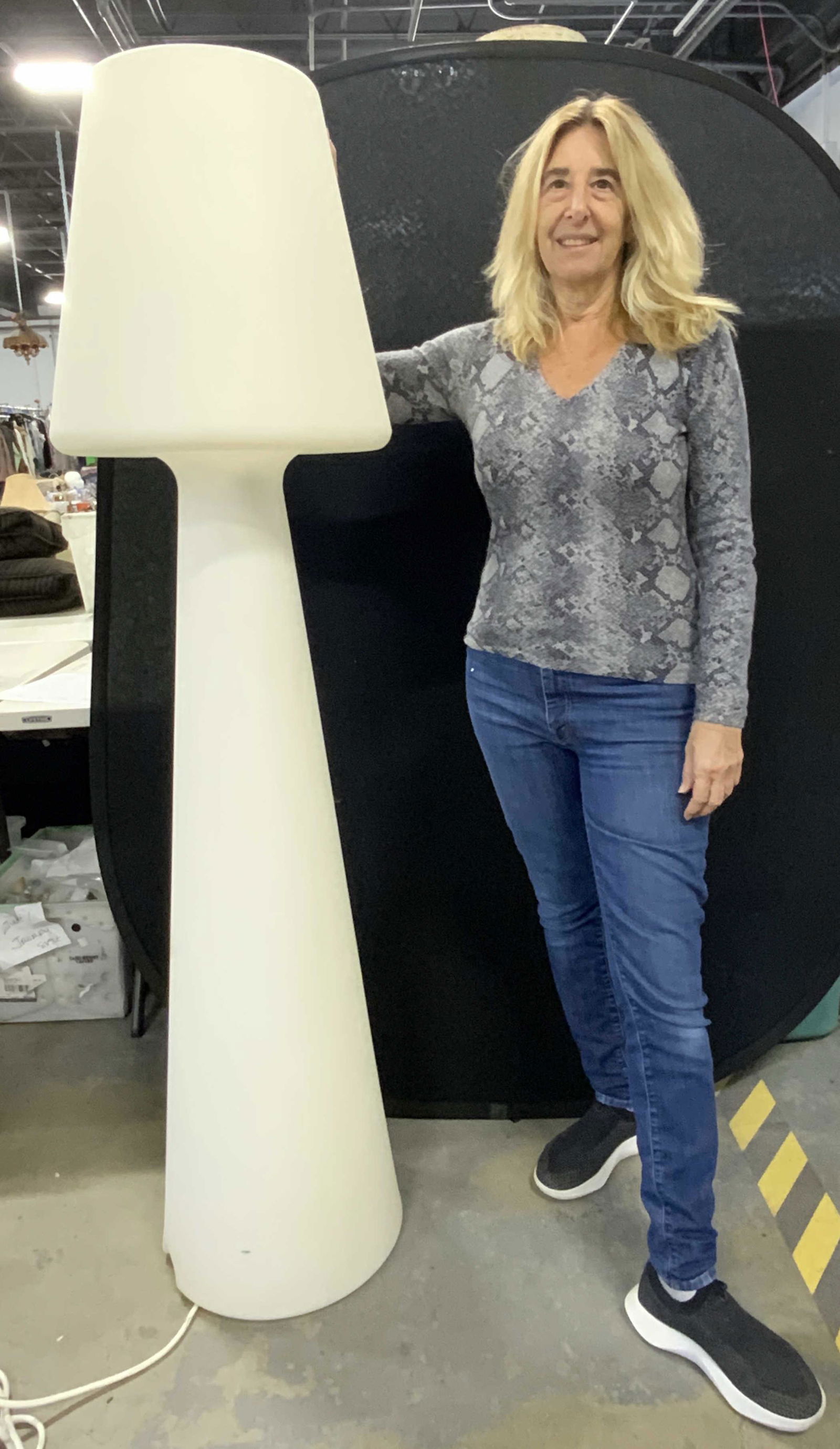 ARTKALIA ELA MCM White Sculptural Floor Lamp Spain (1 of 13)