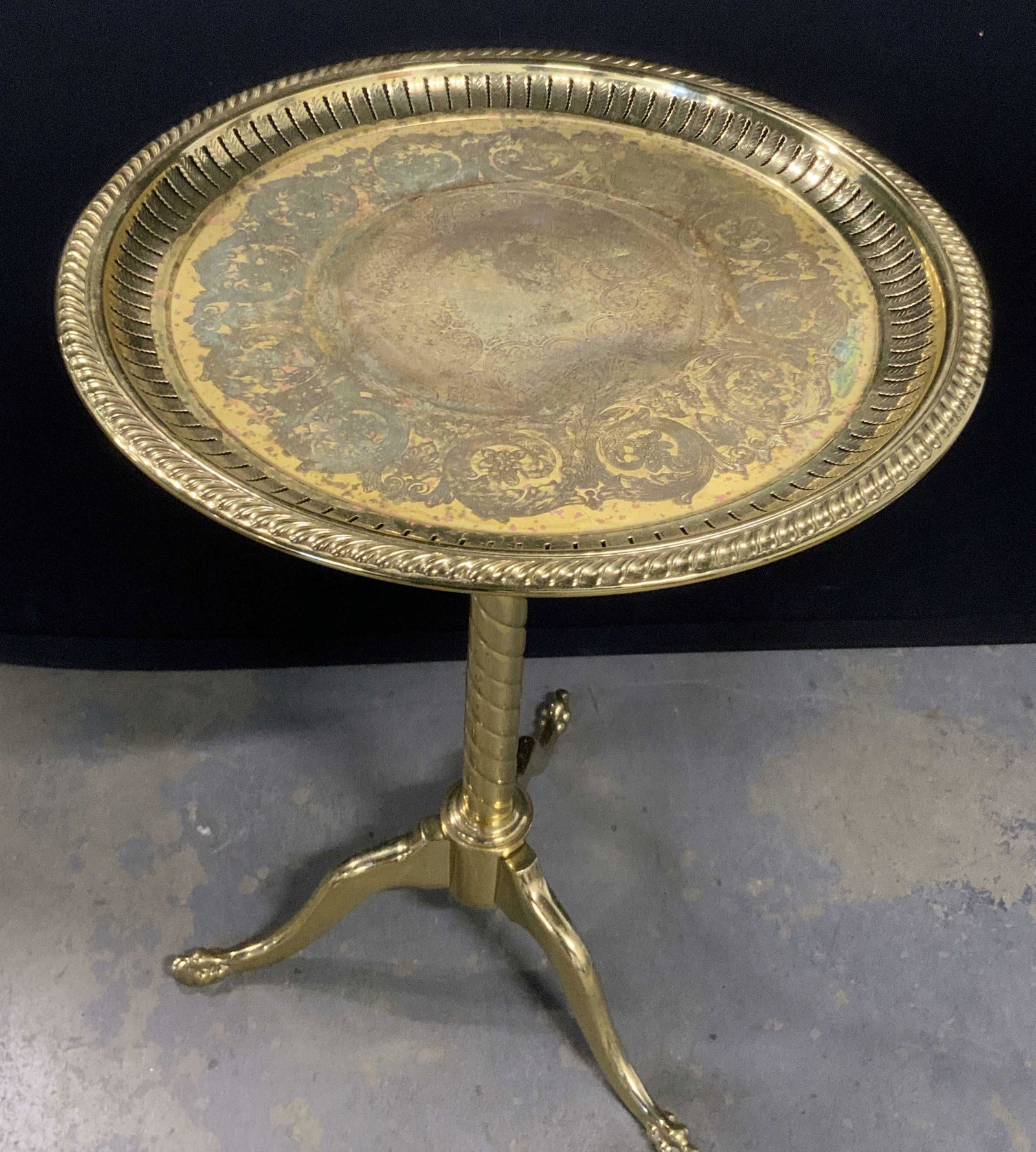 WEIMAN Vintage Brass Pedestal Side Table (1 of 14)