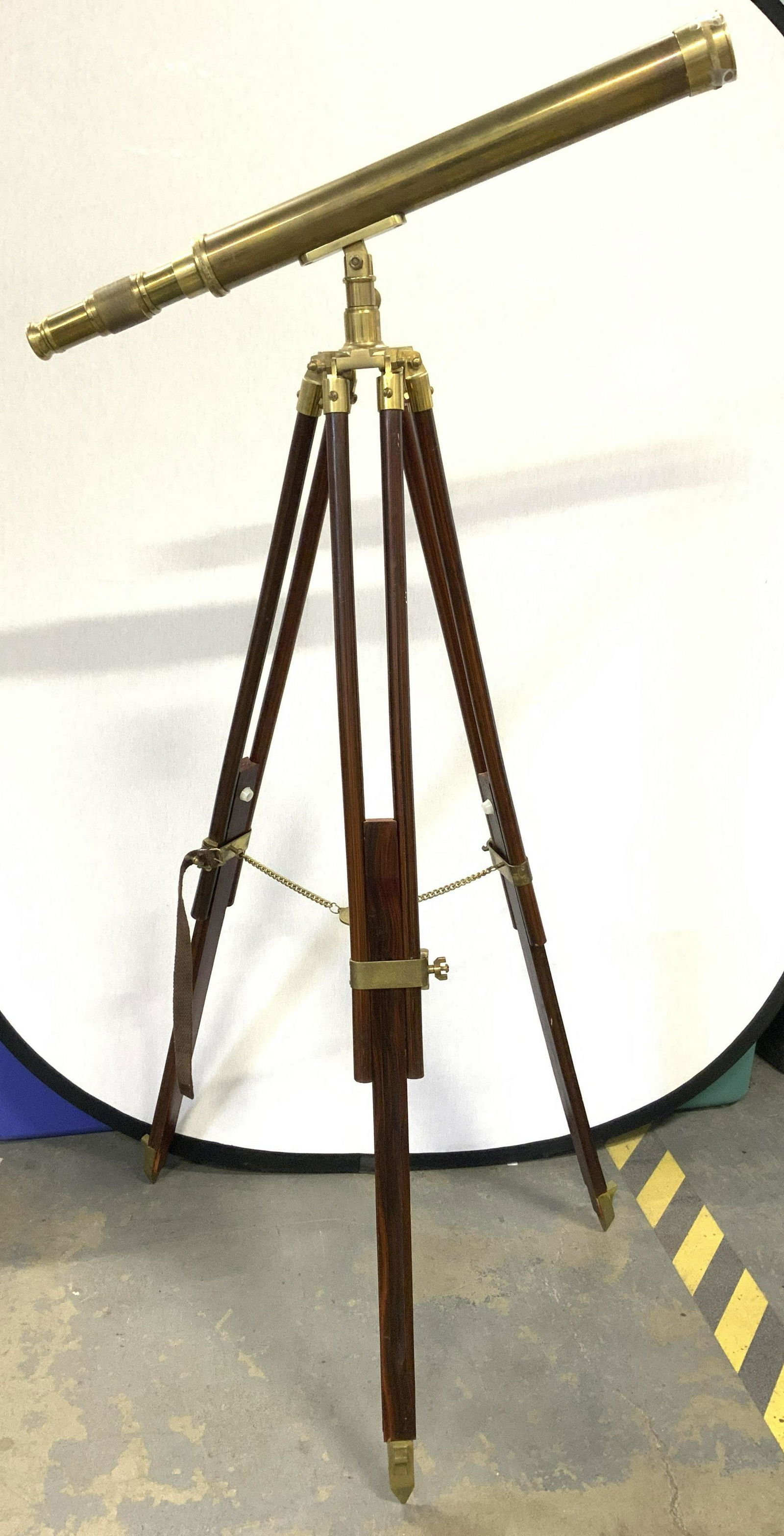 Vntg Brass Telescope W Wooden Tripod Legs (1 of 10)