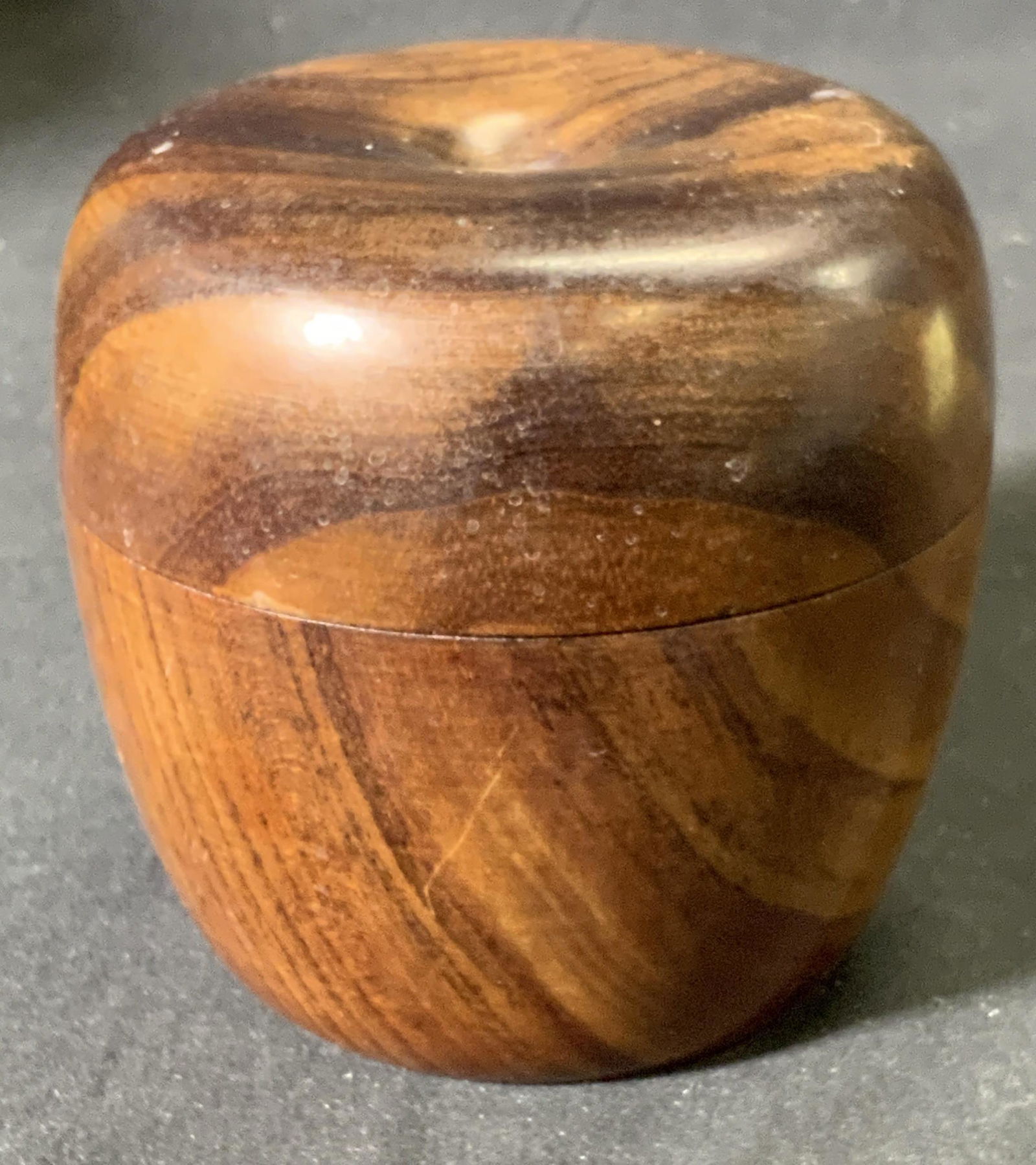 RIGOBERTO BAILLY Vtg Wood Apple Trinket Box, DR (1 of 5)