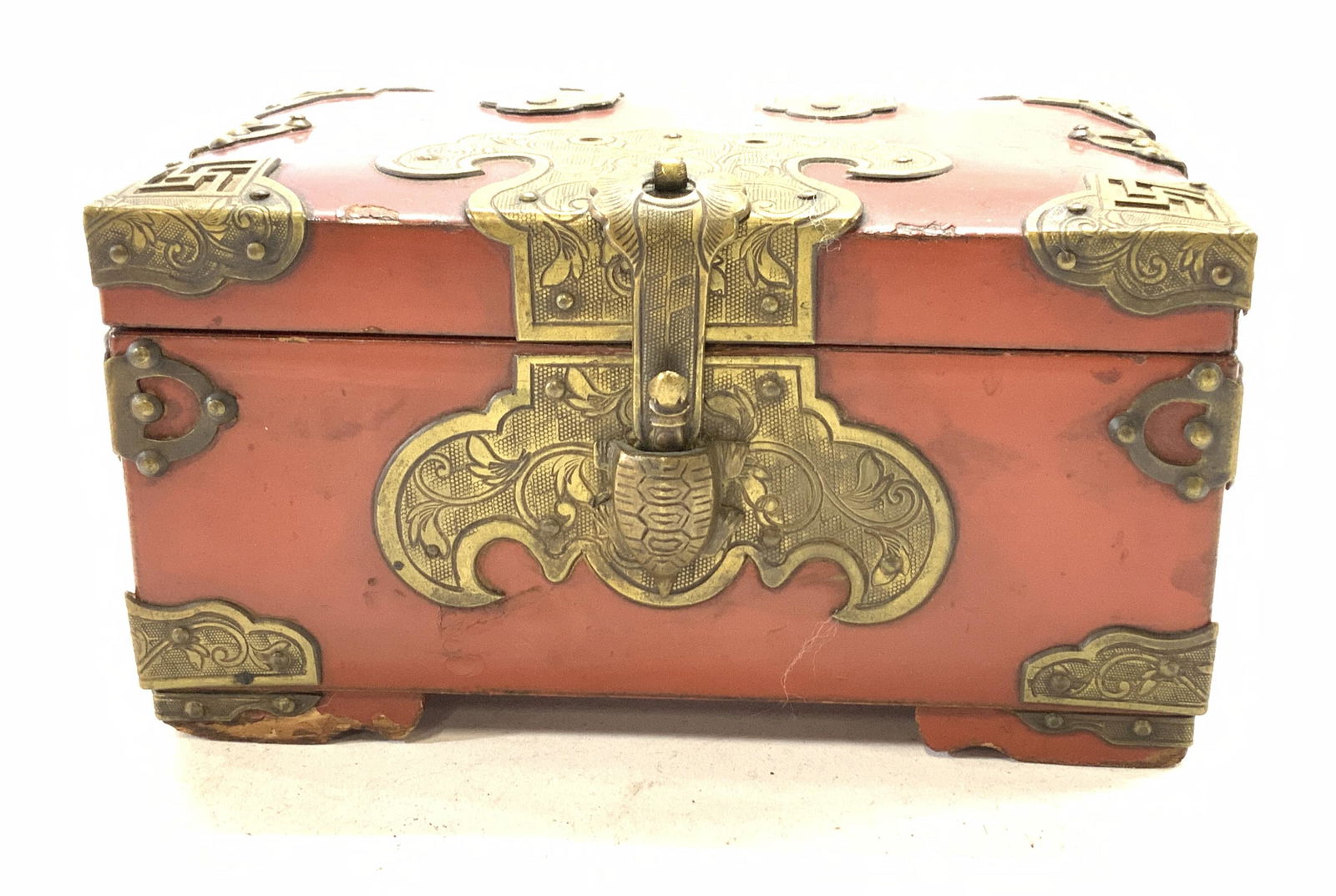Vtg Asian Lacquer and Brass Dresser Box (1 of 8)
