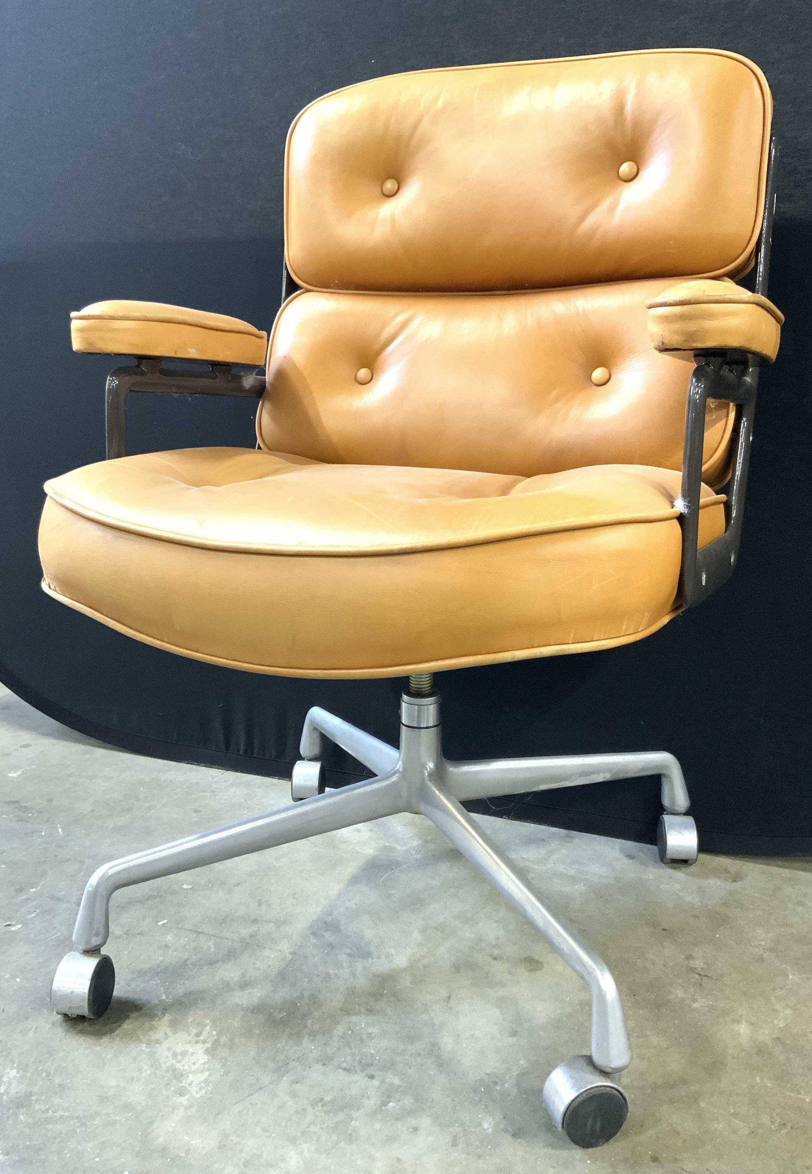 HERMAN MILLER EAMES Time Life Desk Chair (1 of 13)