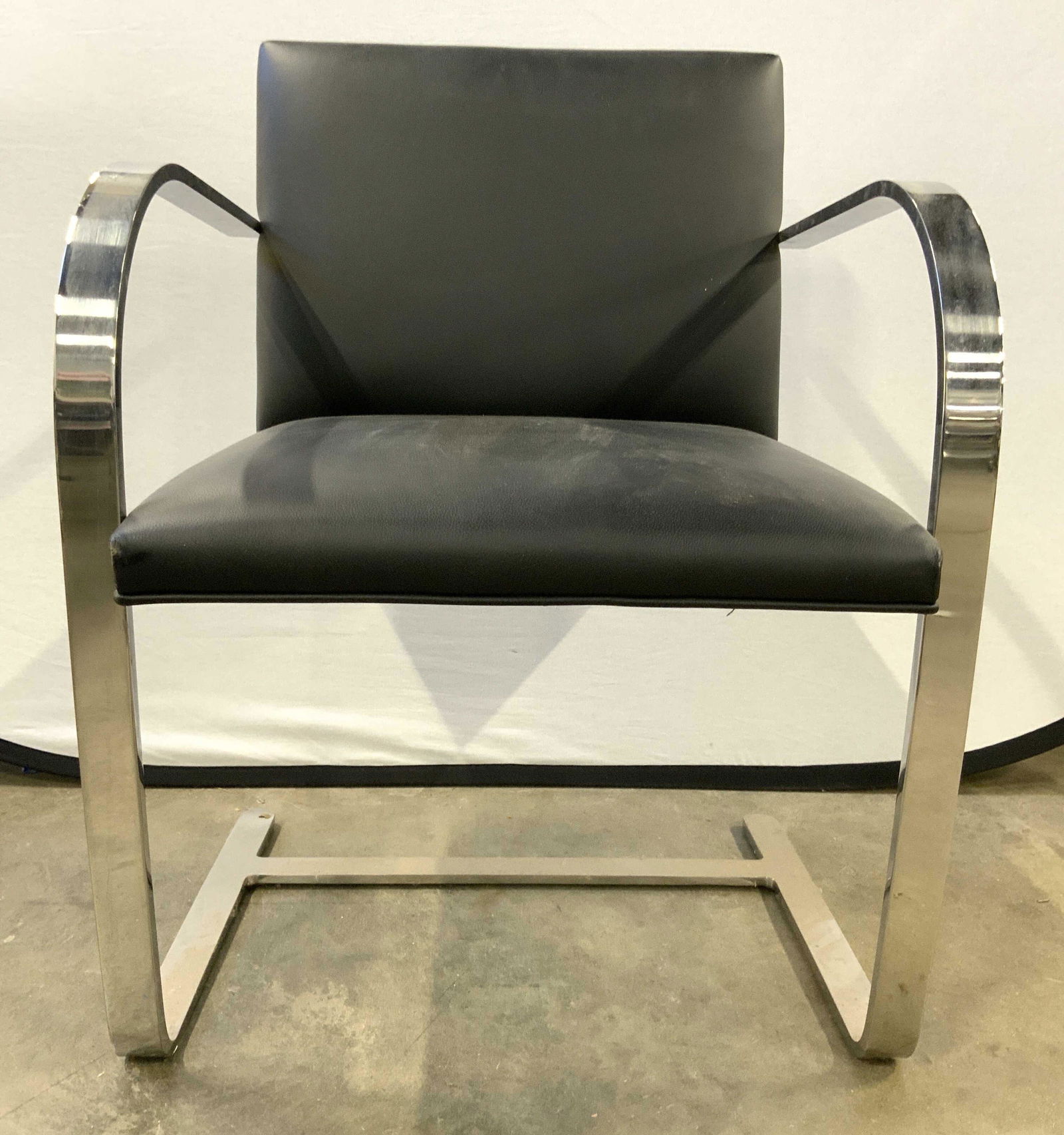 KNOLL BRNO Cantilever Flat Bar Chair (1 of 10)