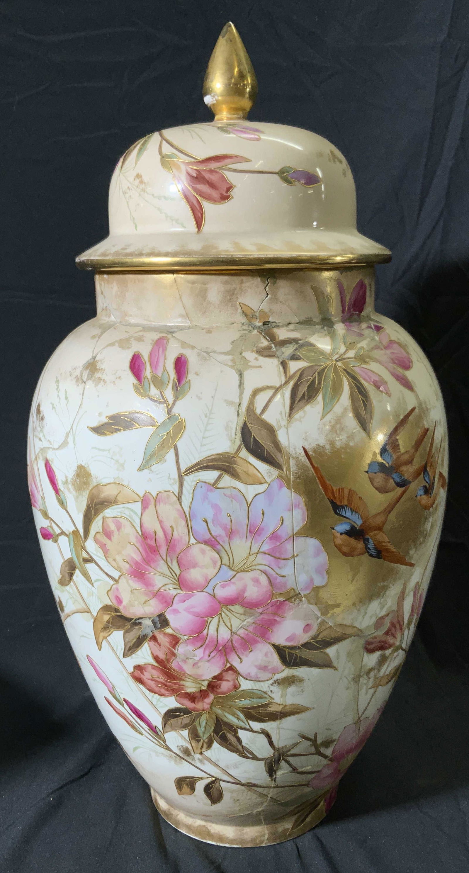 Antique ROYAL BONN Porcelain Urn Vase w Cover (1 of 8)