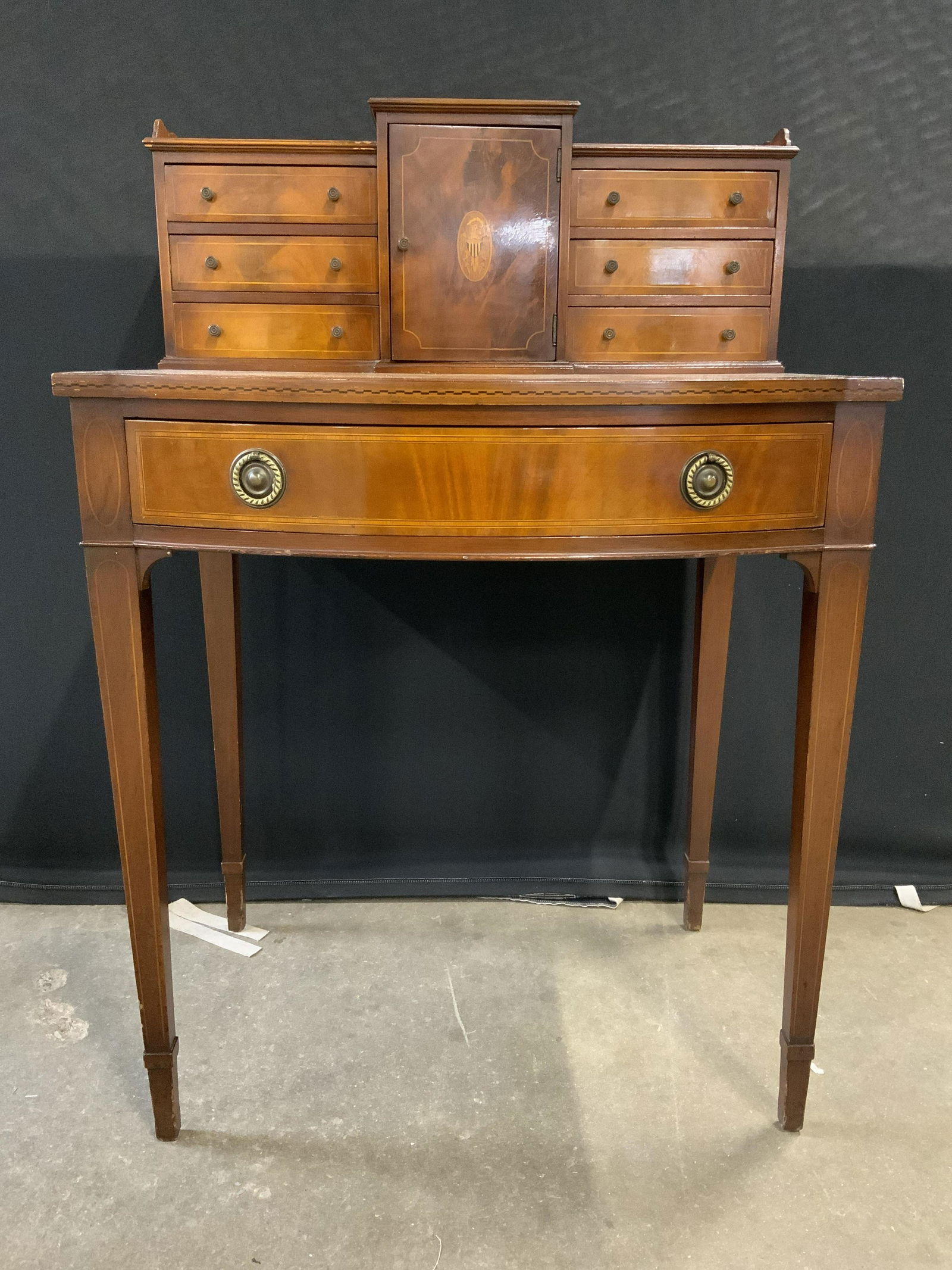 MAHOGANY ASSOCIATION INC Vntg Mahogany Desk (1 of 11)