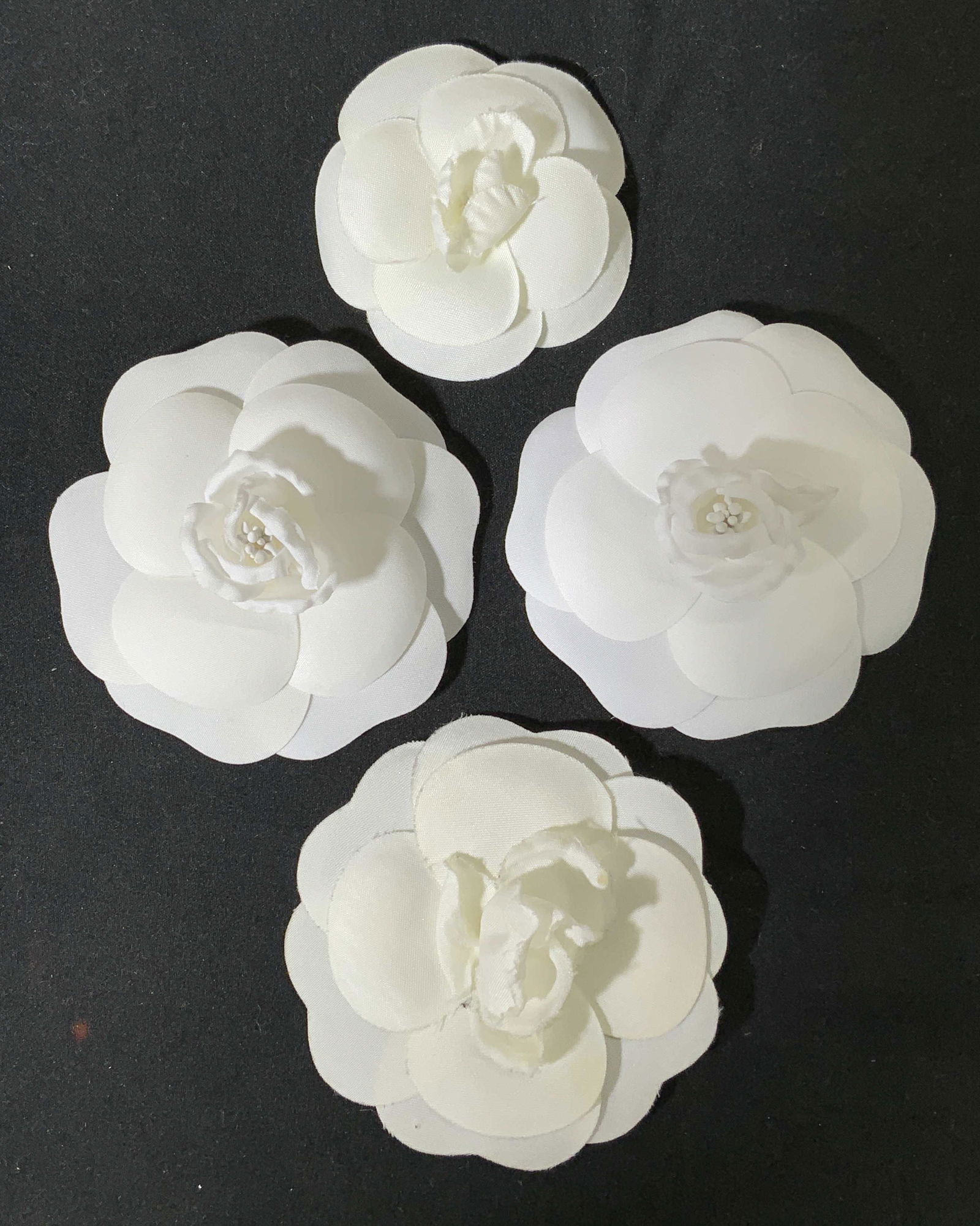 Lot 5 CHANEL Costume Flower Brooch, Fabric Flowers (1 of 6)