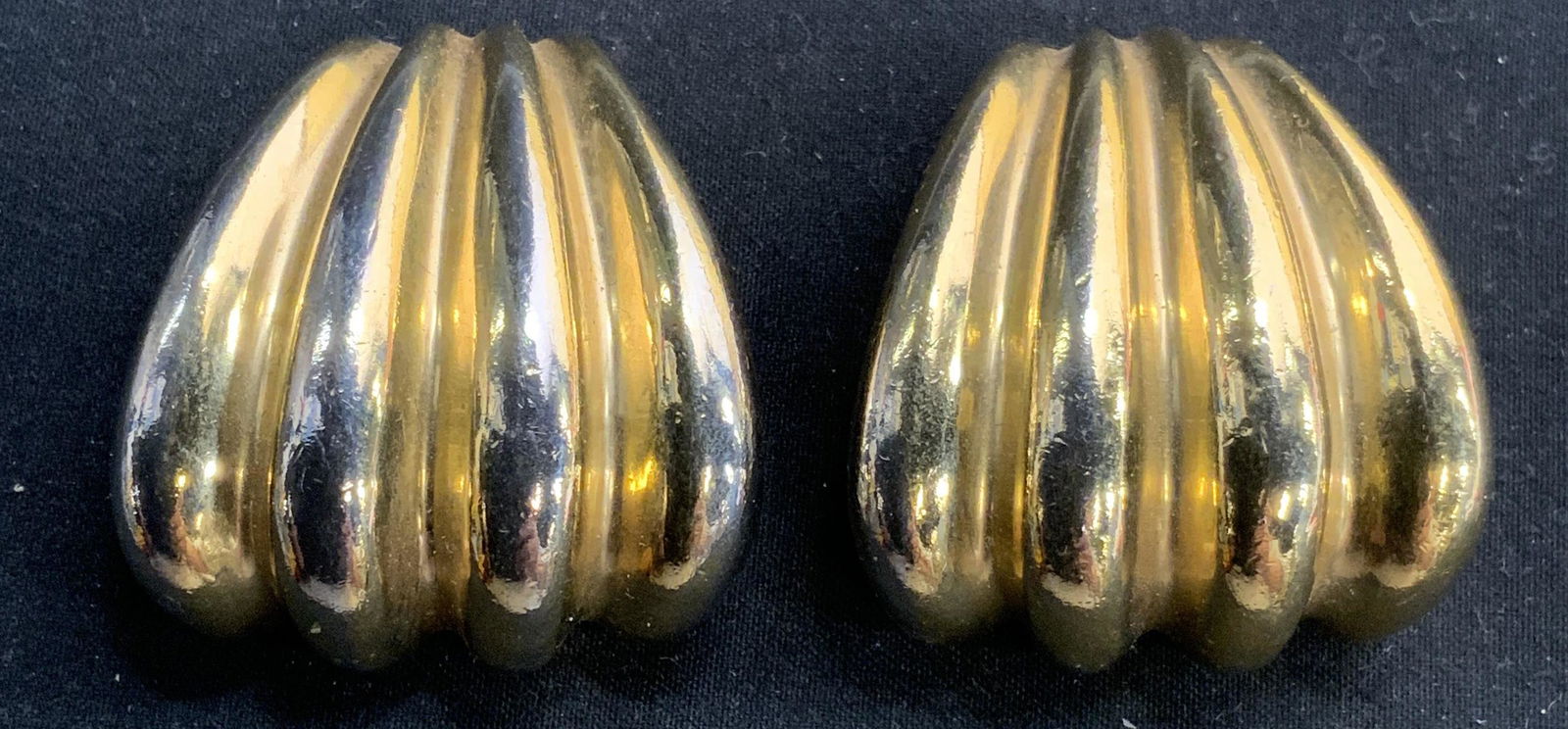 Vintage CINER Gold Tone Chunky Clip On Earrings: Vintage CINER gold tone chunky clip on earrings. Some loss to surface consistent with exposure. Signed to backings. Measure approx. 1.5 x 1.25 inches. CINER, CINER jewelry, costume jewelry, cocktail j