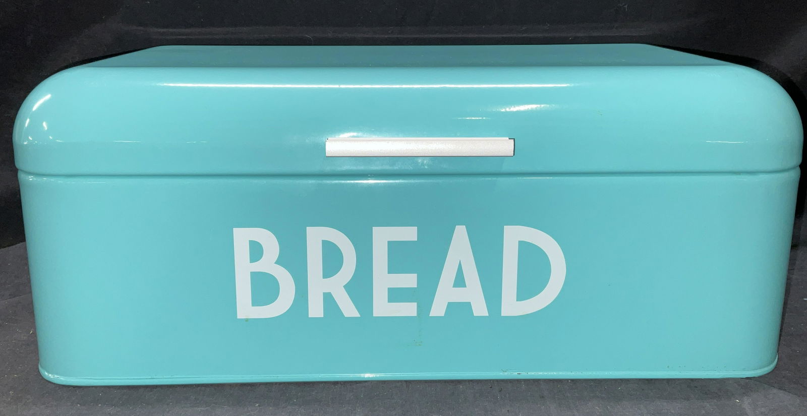 Vintage Tiffany Blue Metal Bread Box (0010) on Jan 04, 2023 The