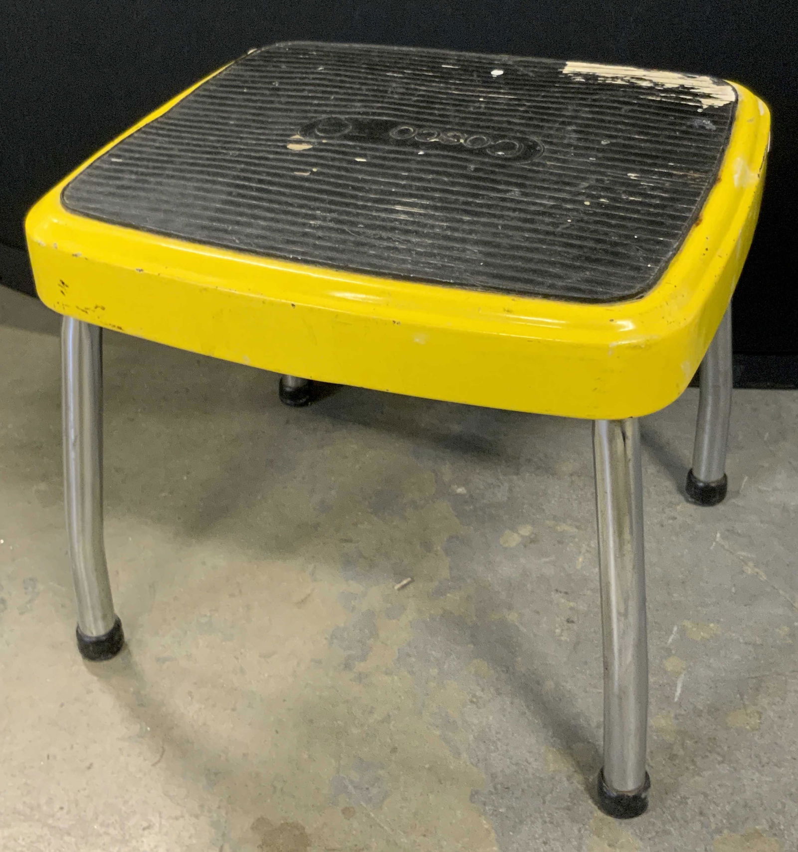 COSCO Vintage Step Stool (1 of 10)