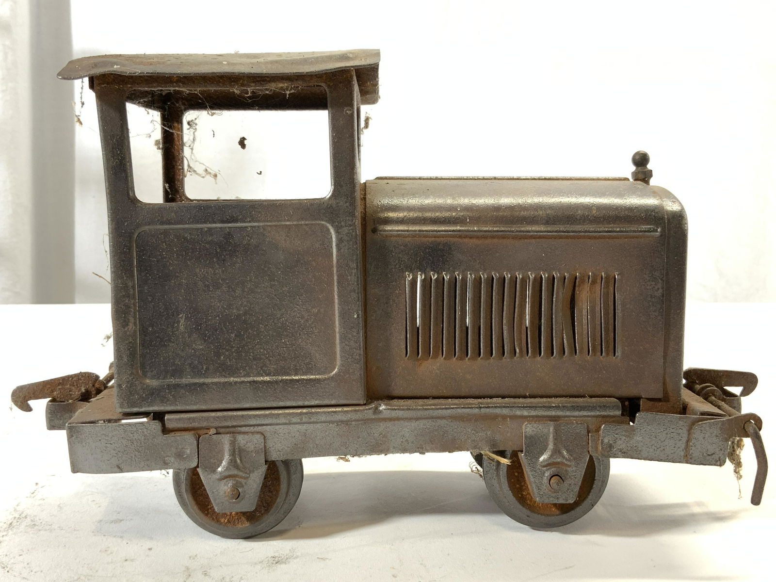 Antique Metal Steam Engine Model (1 of 9)