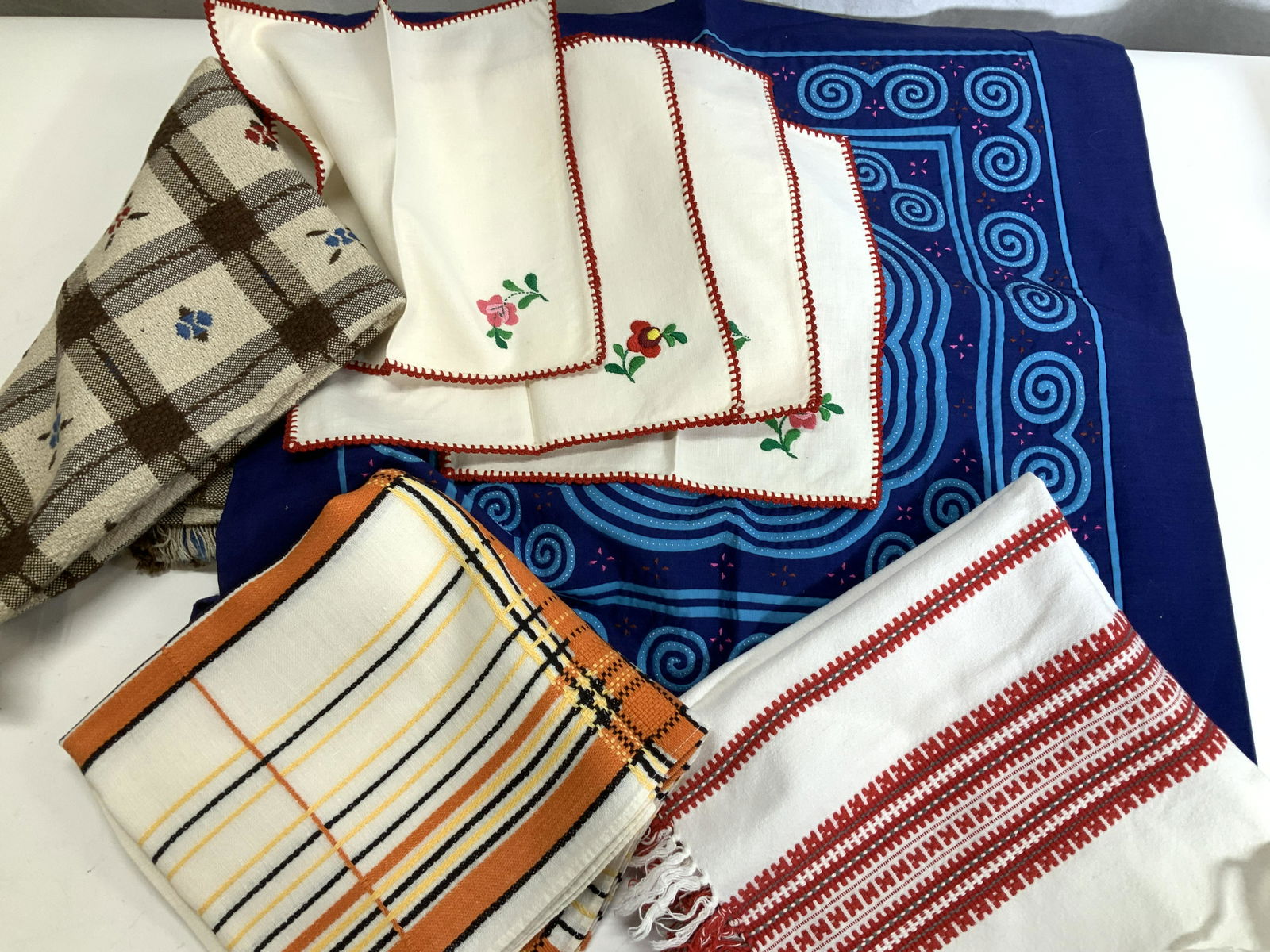 Grp 8 Vintage Household Table Linens (1 of 10)