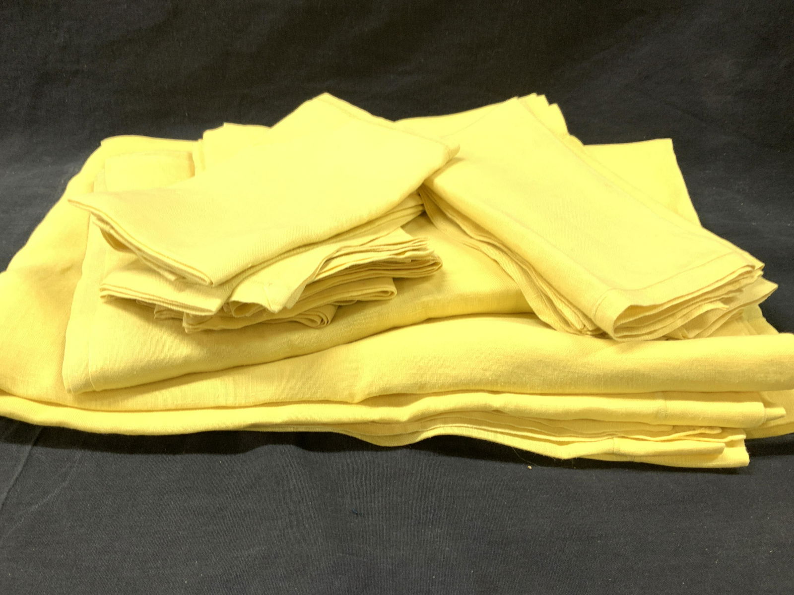 Bright Yellow Table Linens , Tablecloth & Napins (1 of 5)