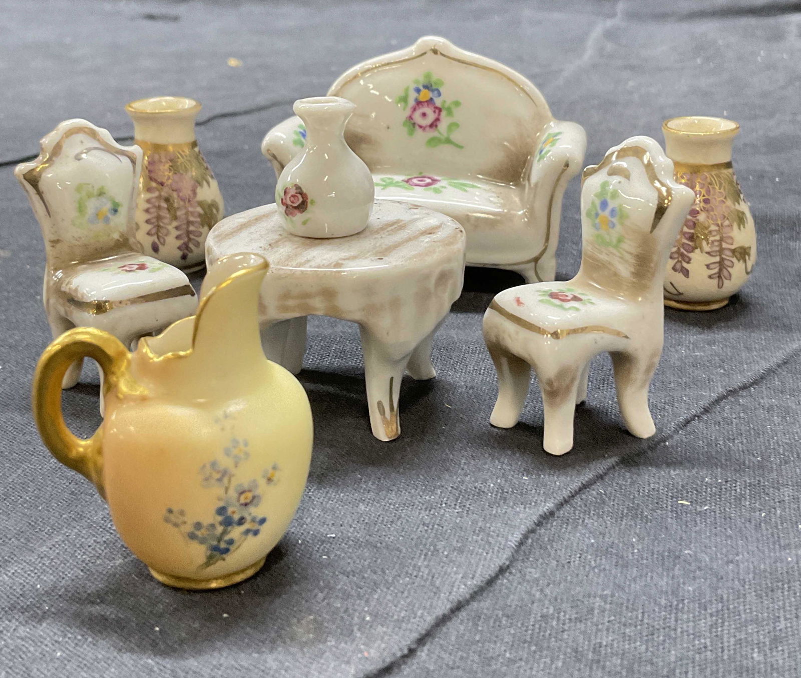 Lot8 Miniature Ceramic Furniture, ENG, JP (1 of 5)