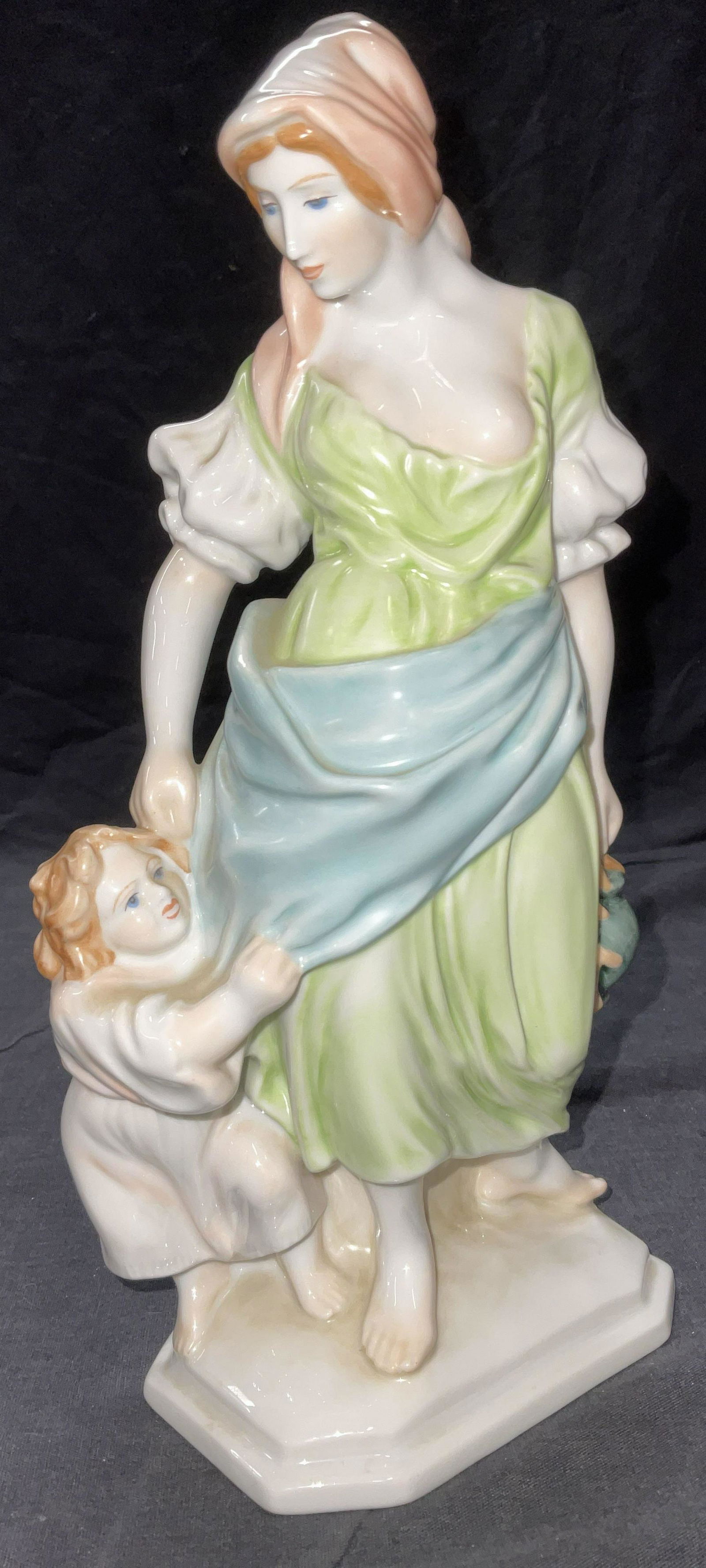 HEREND Porcelain Figural of Mother & Child, HU (1 of 5)