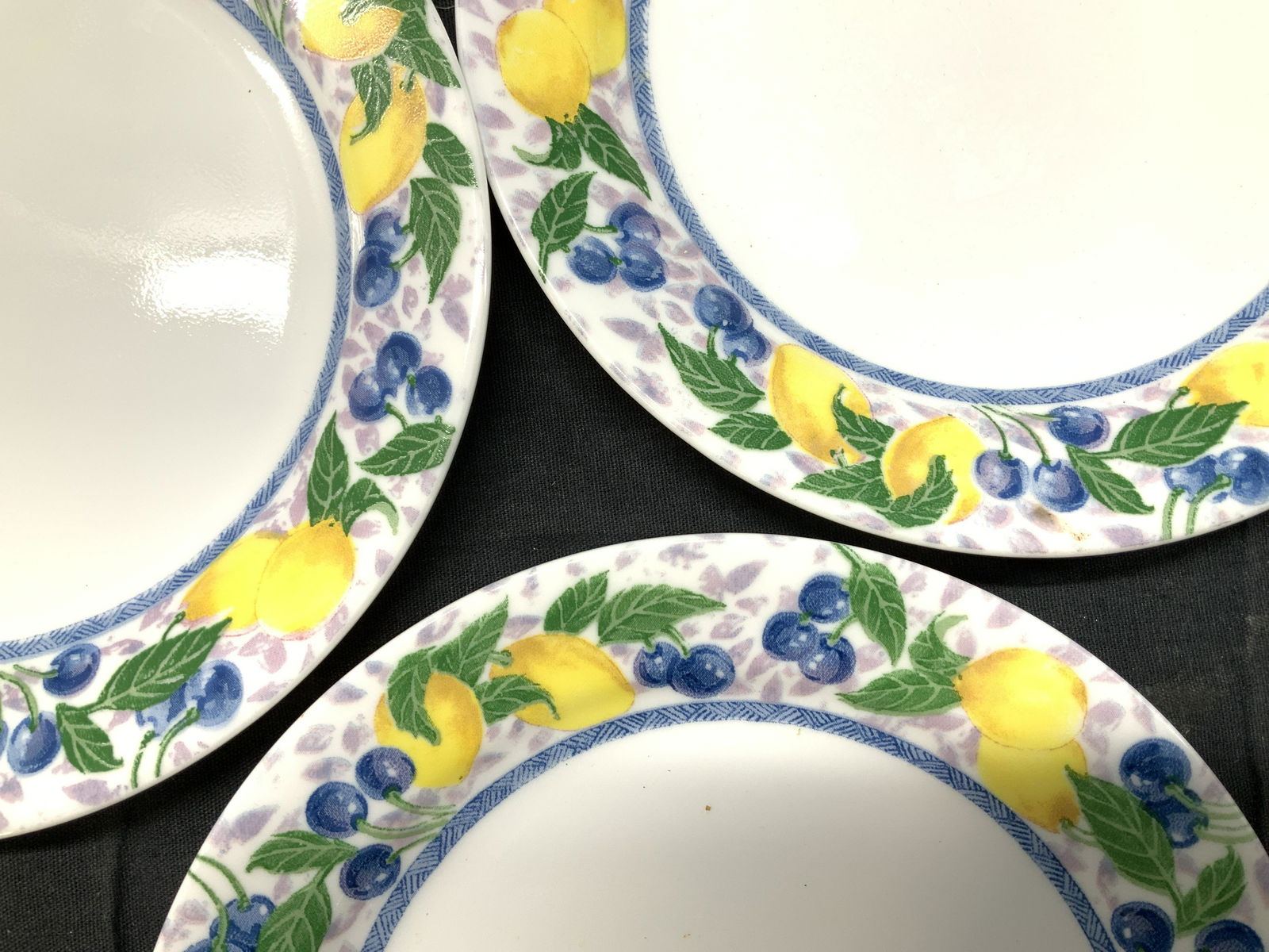 CORELLE Painted Tableware Plates 17 (1 of 5)