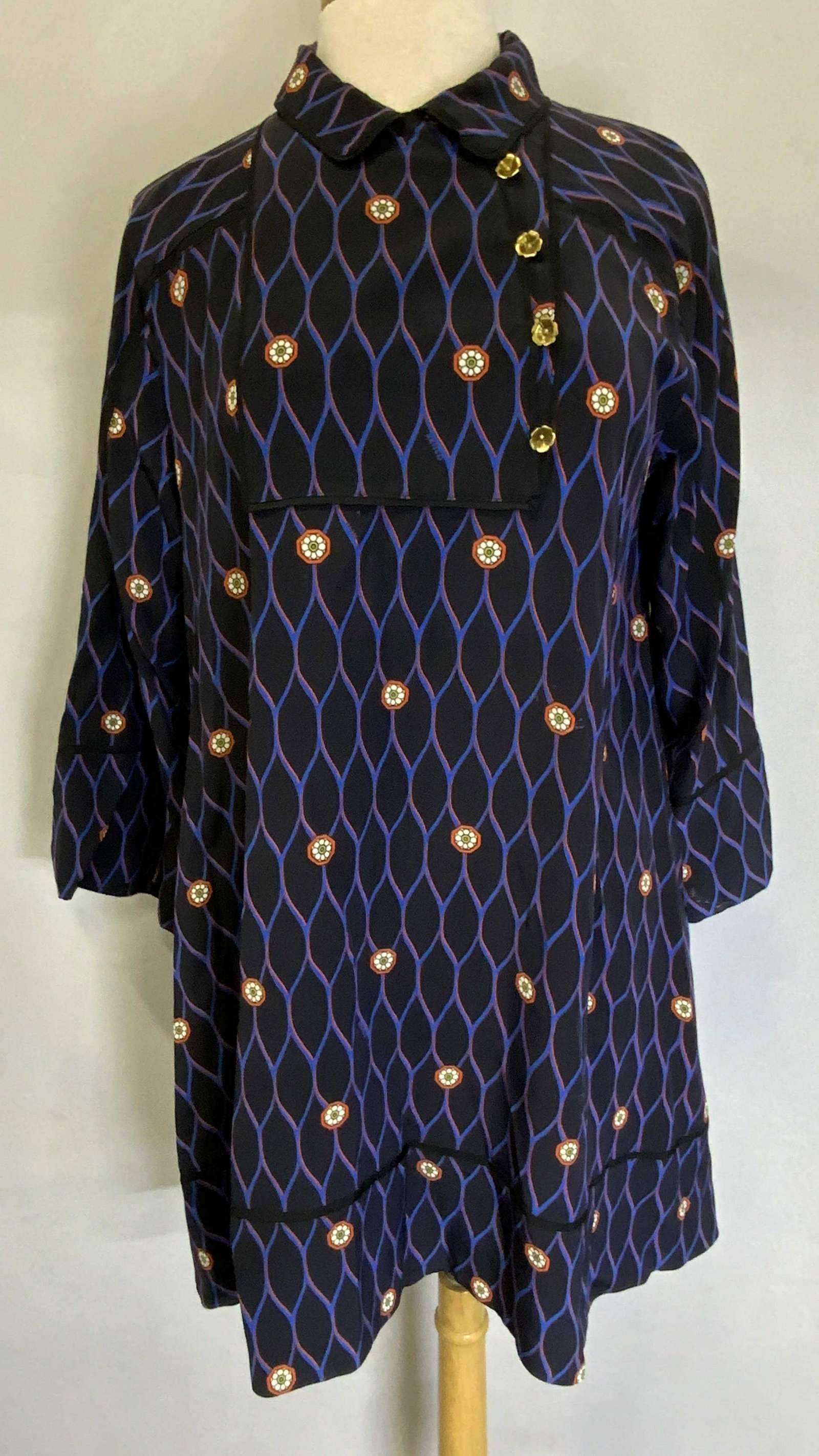 KENZO x H&M Graphic Floral Print Silk Dress: KENZO x H&M navy blue graphic print floral shift dress. Size 12. 100% silk. Some blemishes to fabric. Fabric has no stretch. KENZO, H&M, KENZO x H&M, KENZO dress, ladies designer dress, ladies designe