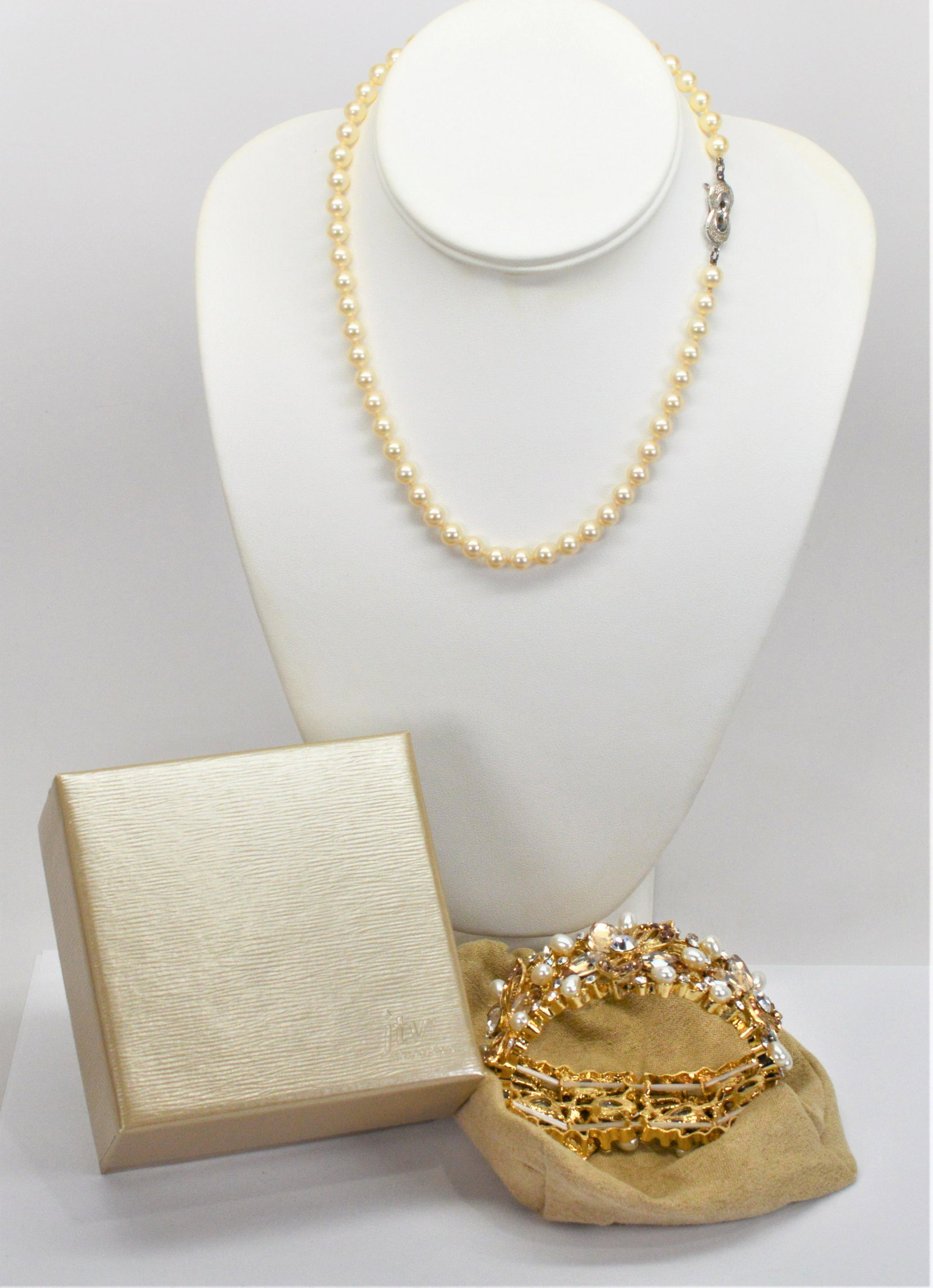 Lot 2 Pearl Necklace & Faux Pearl Bracelet (1 of 4)