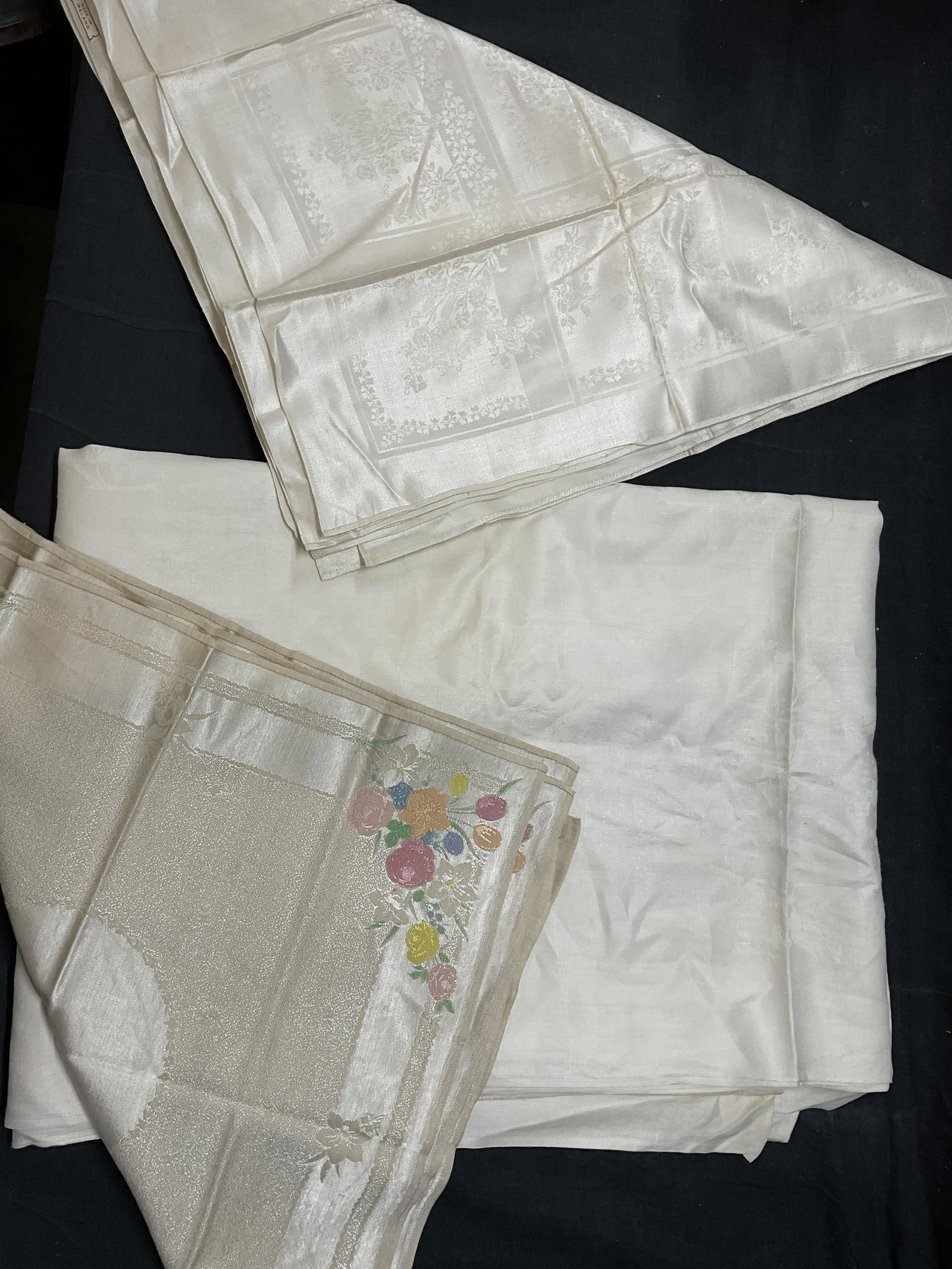 Lot 16 Table Linens (1 of 9)