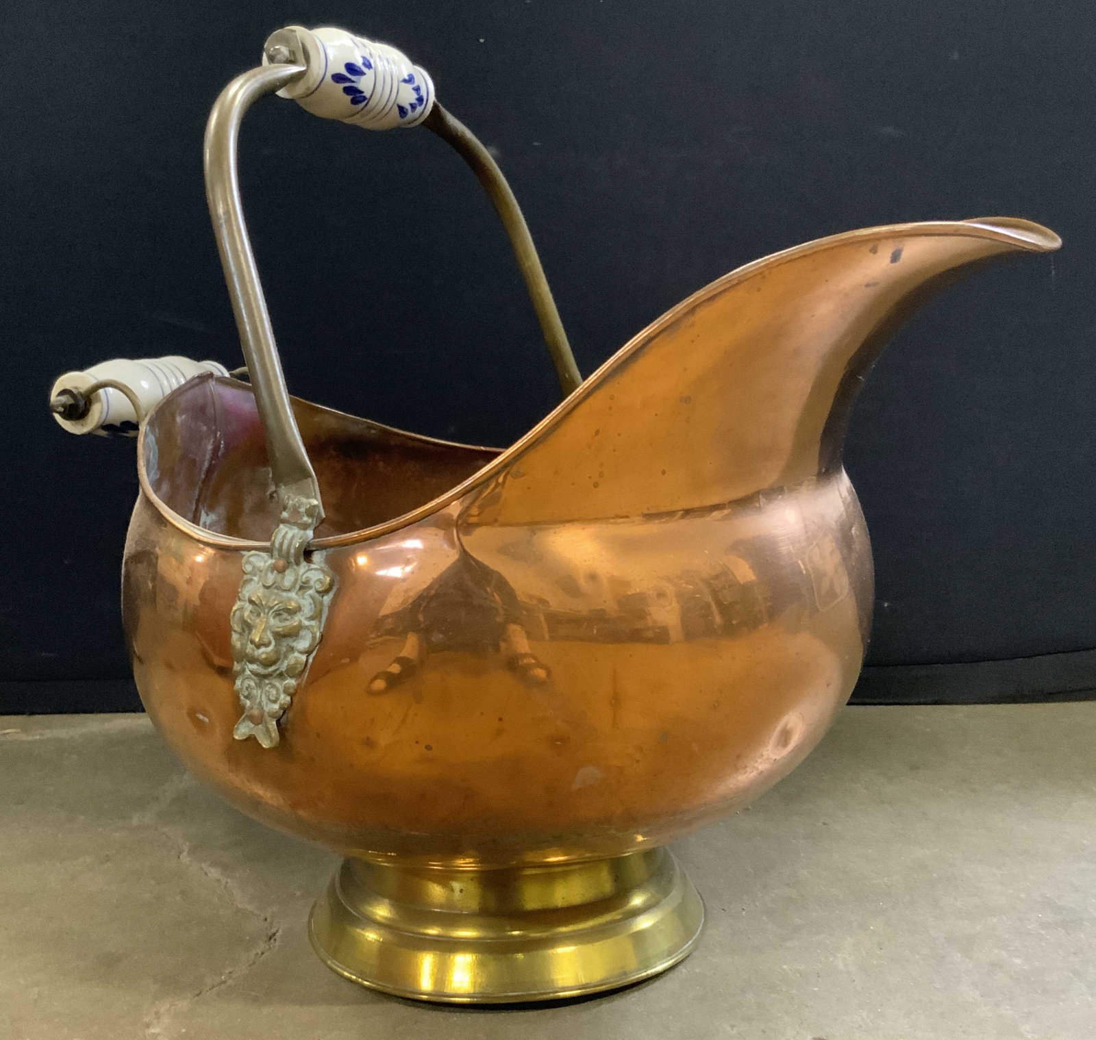 DUTCH COPPERWARE Vtg Irish Copper Coal Scuttle (1 of 10)
