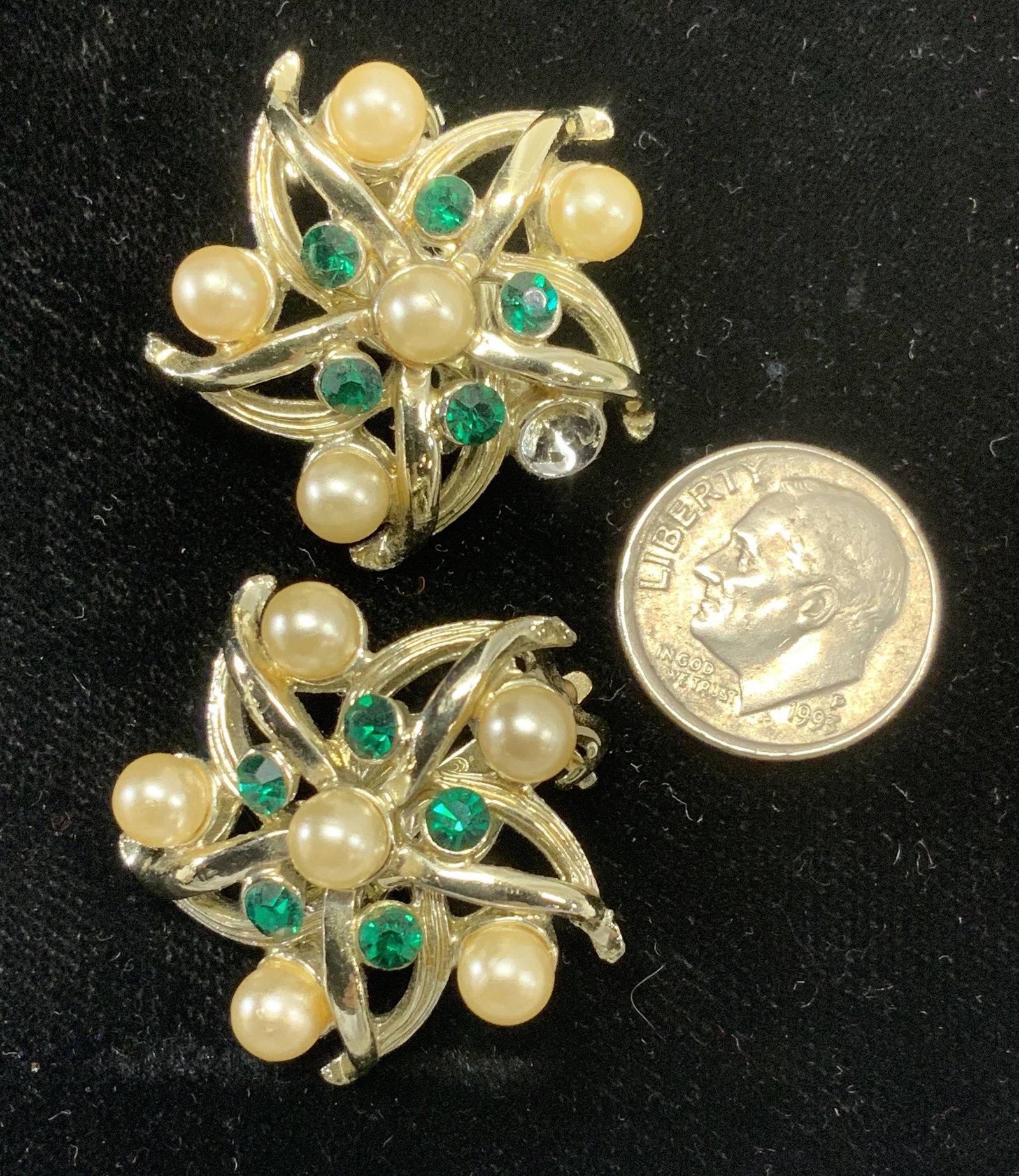 Retro style Costume Pearl/Emerald Crystal Earrings (1 of 3)