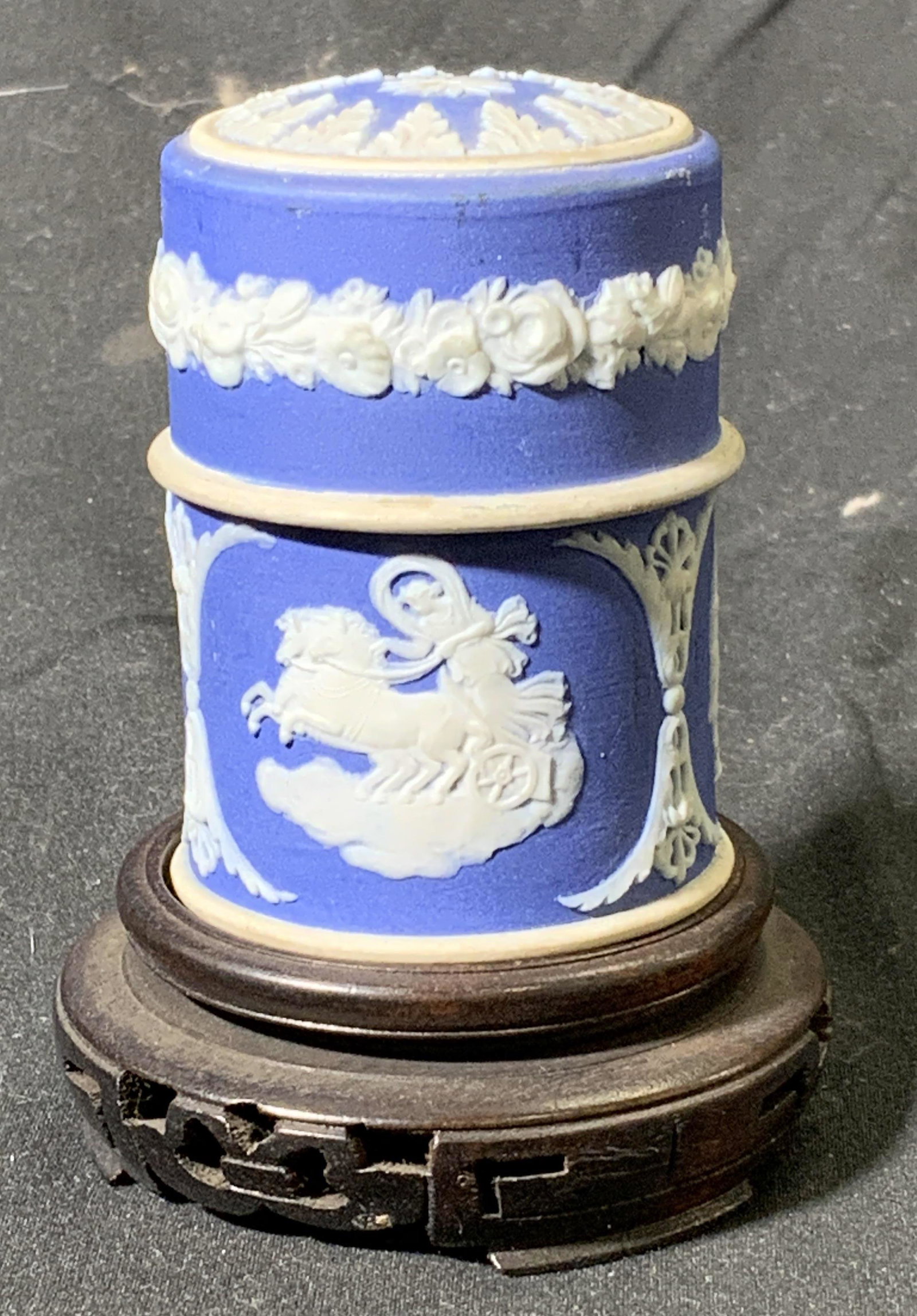 Vintage WEDGWOOD Jasperware Trinket Box & Stand (1 of 6)