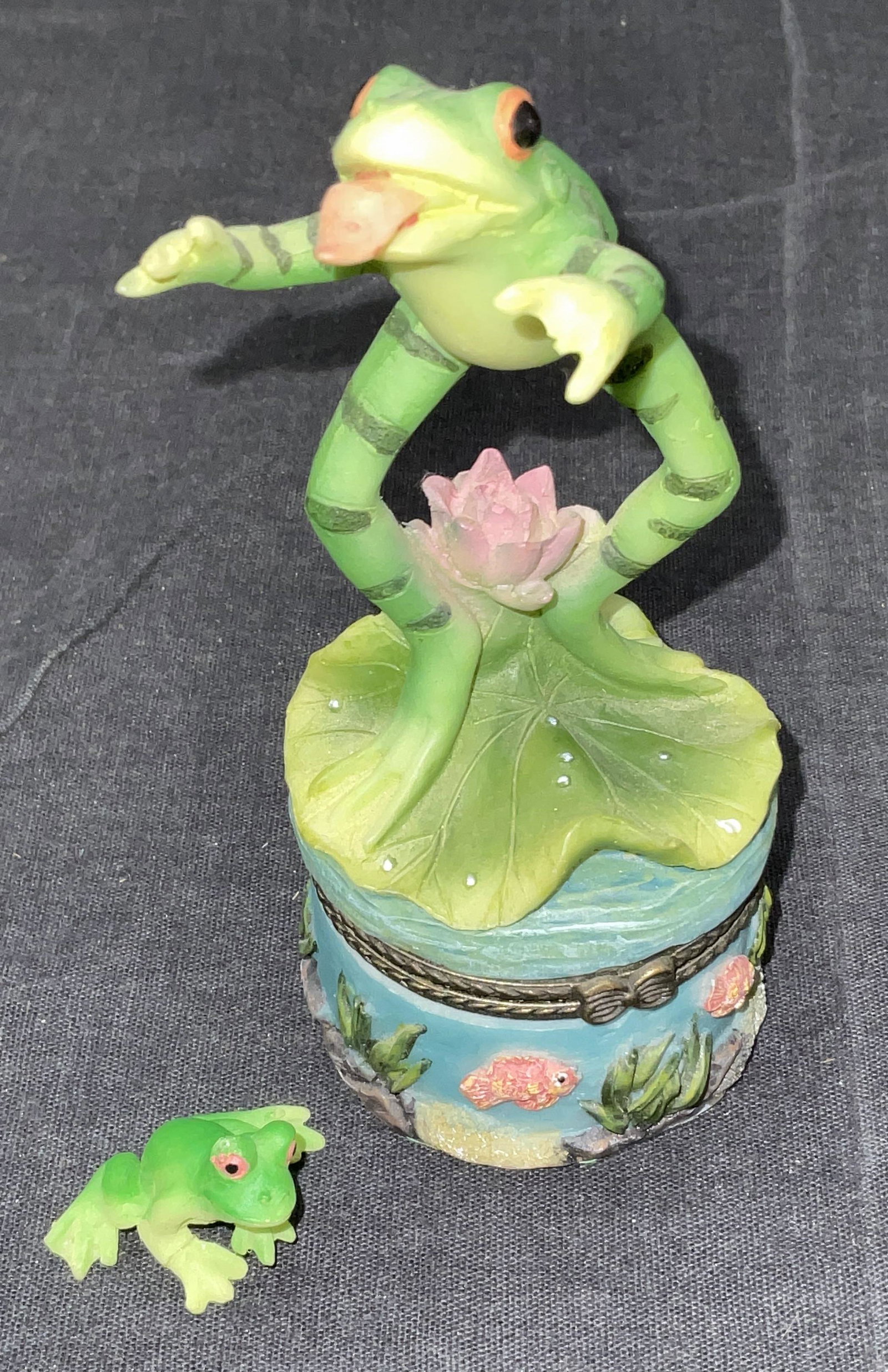 Frog Figural Resin Trinket Box (1 of 4)