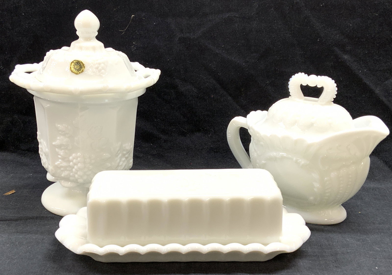 Lot 3 Assorted Milk Glass Art Glass (1 of 7)