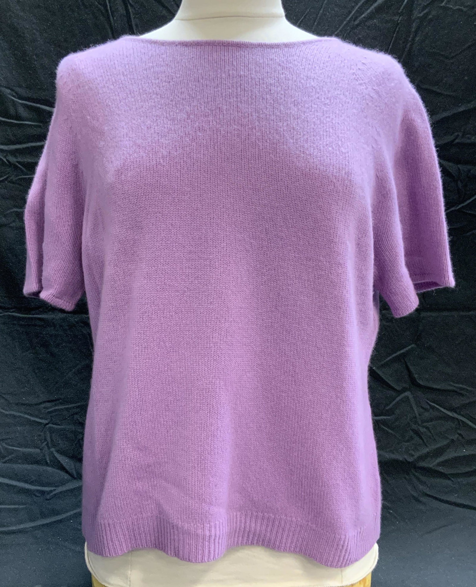 DANA BUCHMAN Purple Cashmere Sweater: Dana Buchman purple cashmere short sleeve sweater. Size XL. 100% cashmere. Gently worn. Dana bushman, Dana bushman sweater, ladies designer sweater, ladies designer fashion, ladies designer knitwear, 
