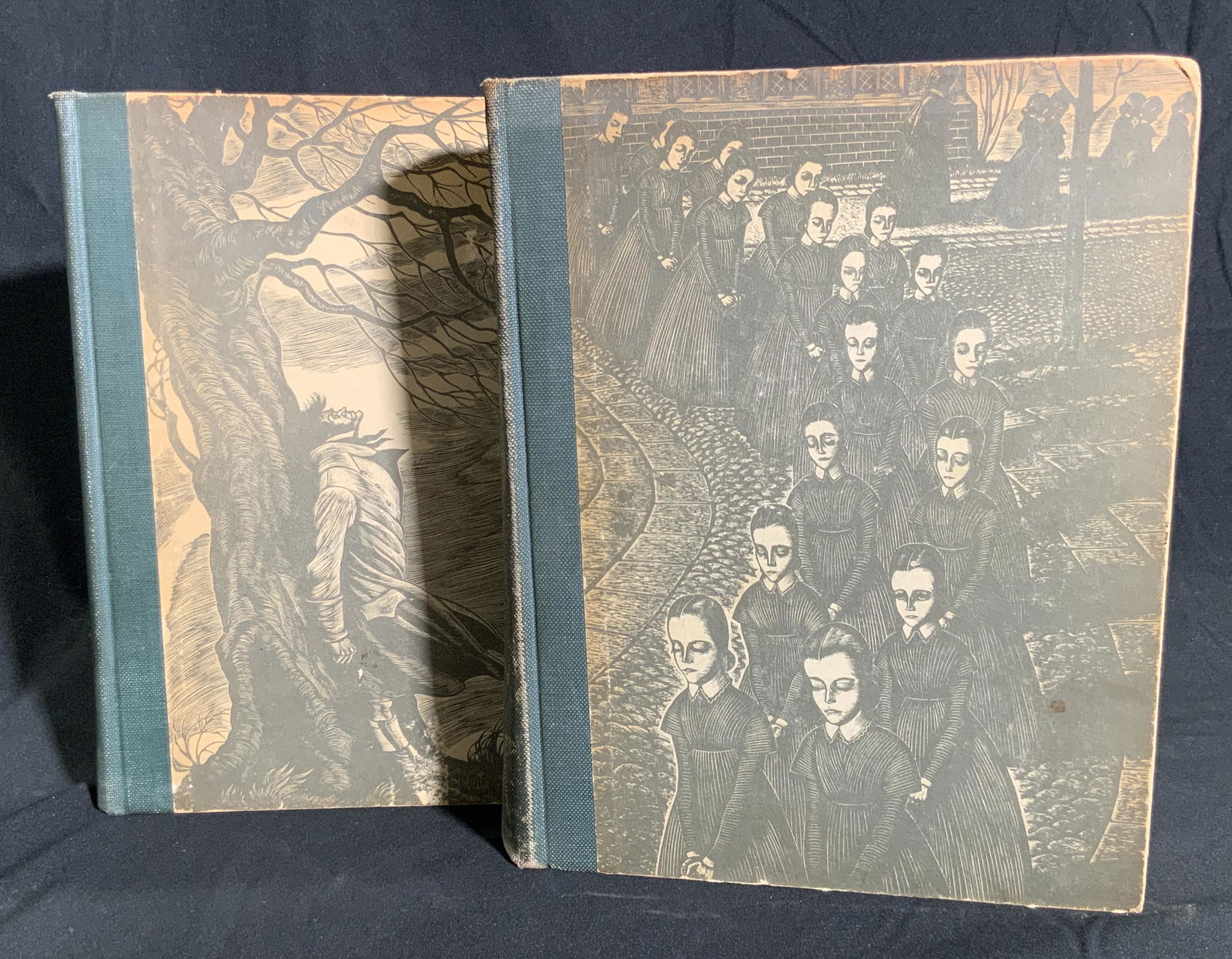 2 Emily & Charlotte BRONTE Vintage Hardcover Books (1 of 9)