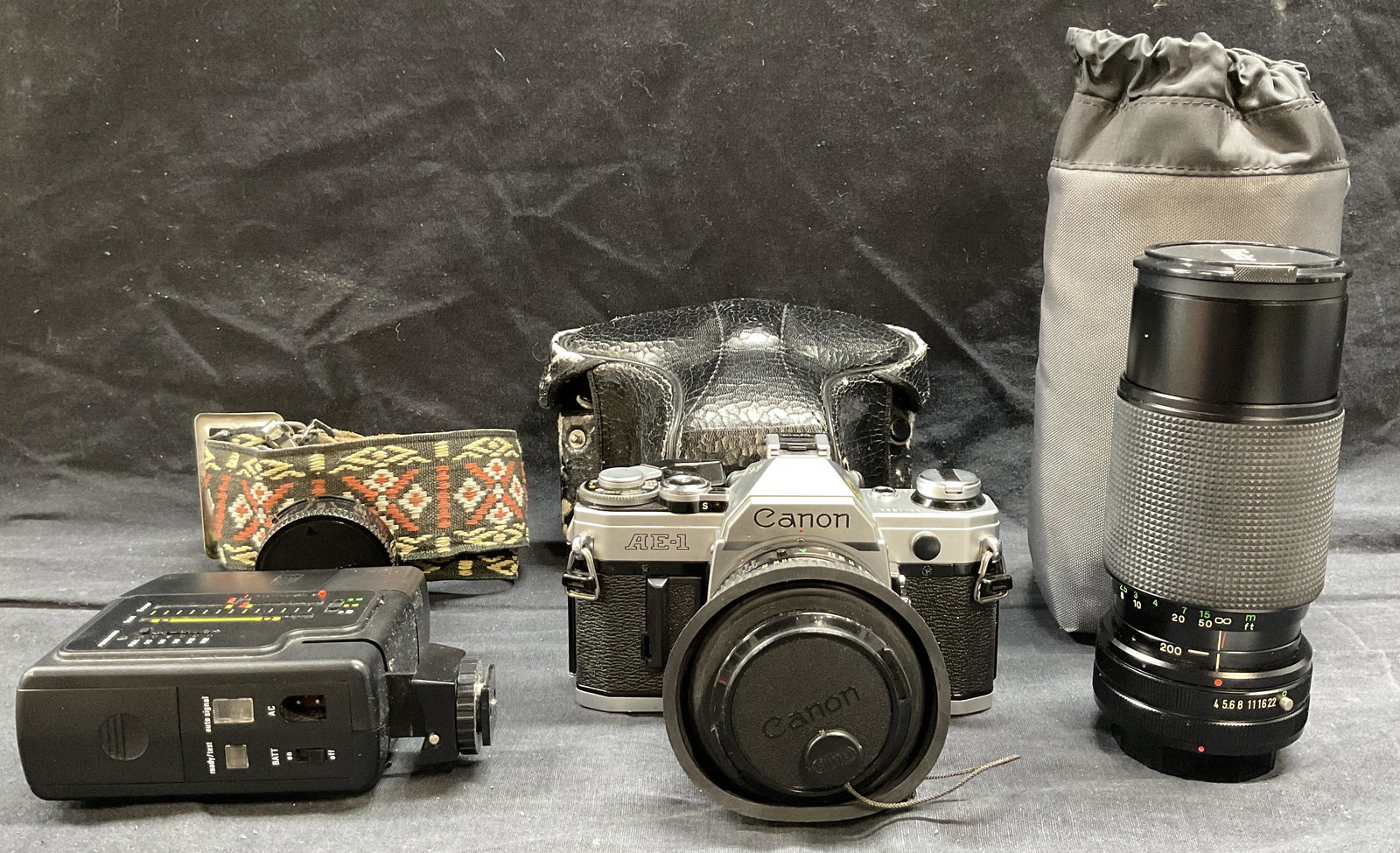 CANON AE-1 Film Camera, Vivitar Lens, Sunpak Flash (1 of 13)