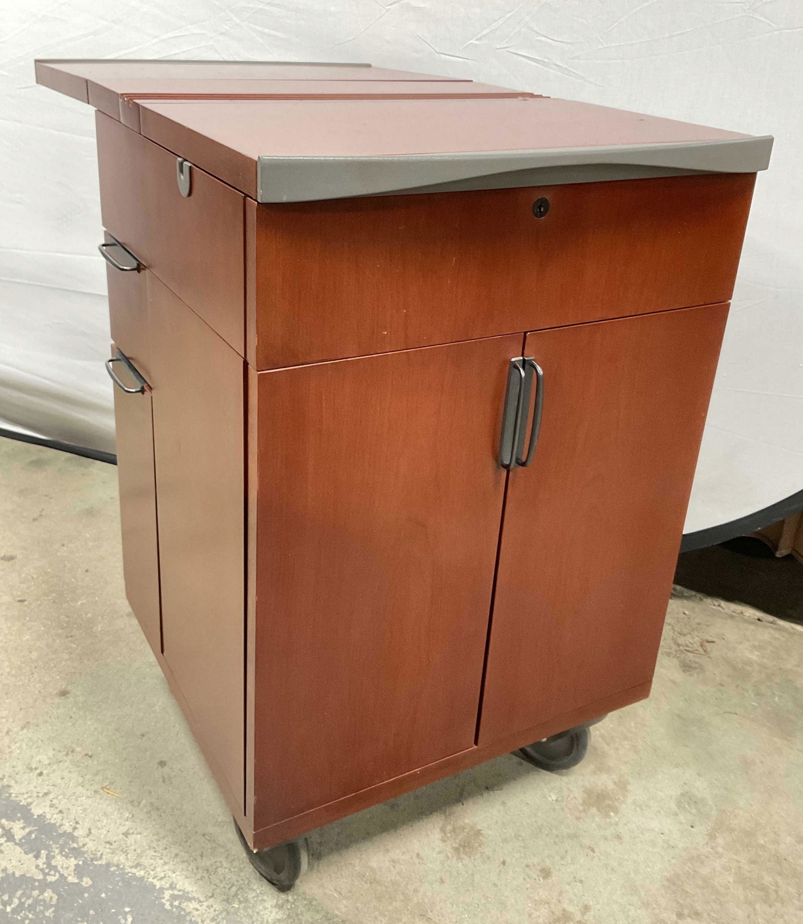 Knoll Portable Multi Storage Cart (1 of 8)