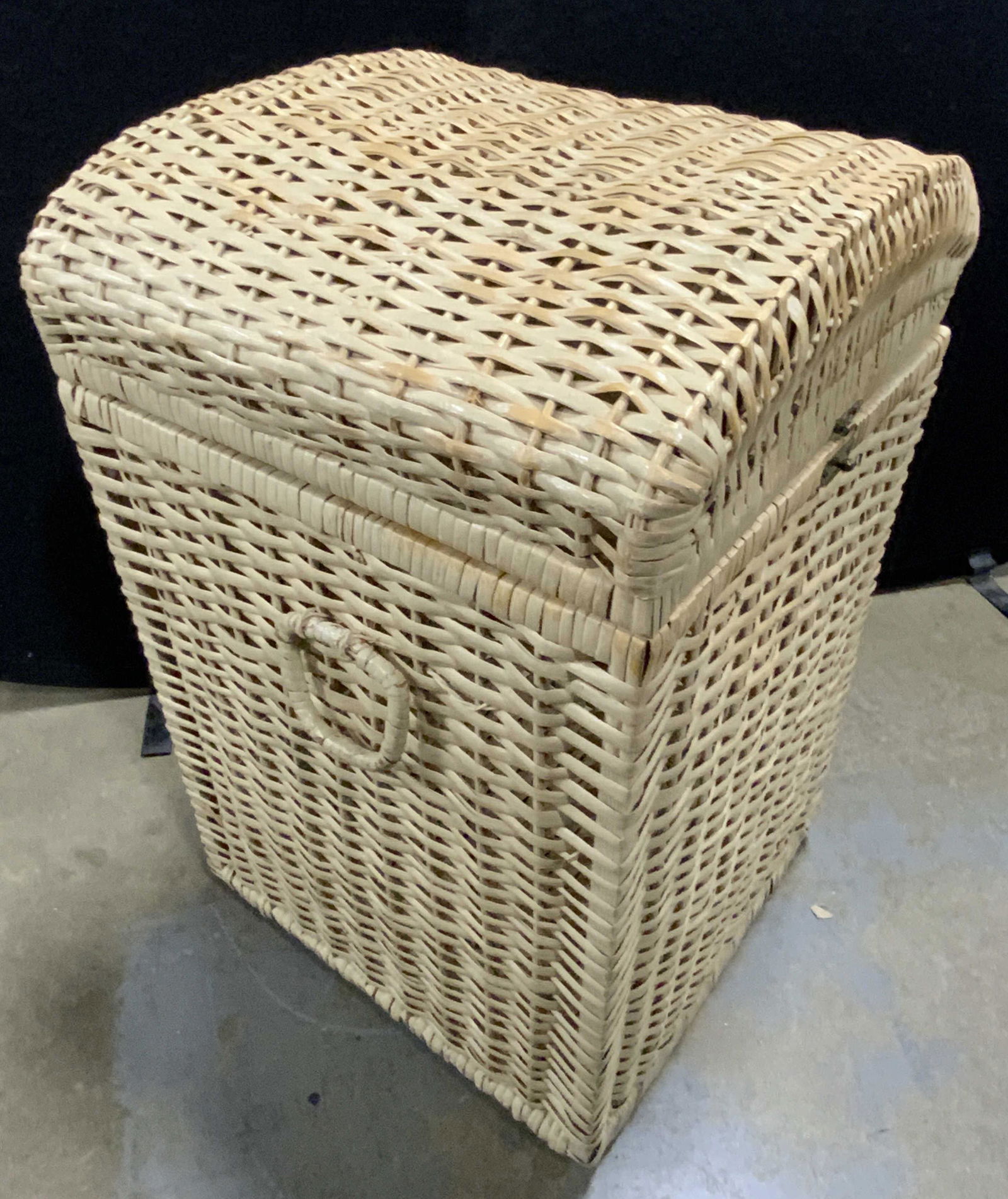 Vintage Woven Wicker Lidded Basket (1 of 13)
