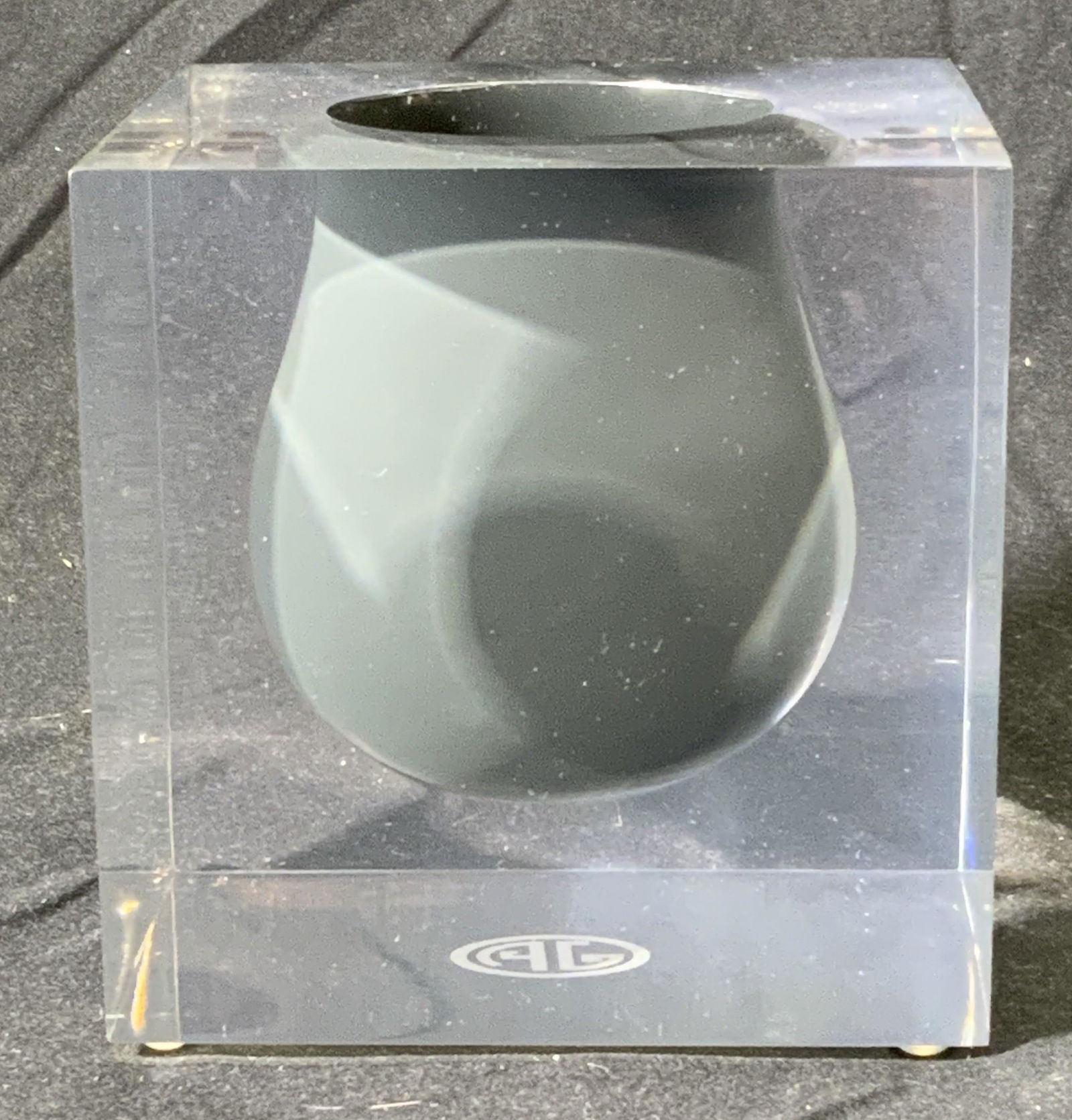 JONATHAN ADLER Lucite Bel Air Scoop Vase (1 of 6)