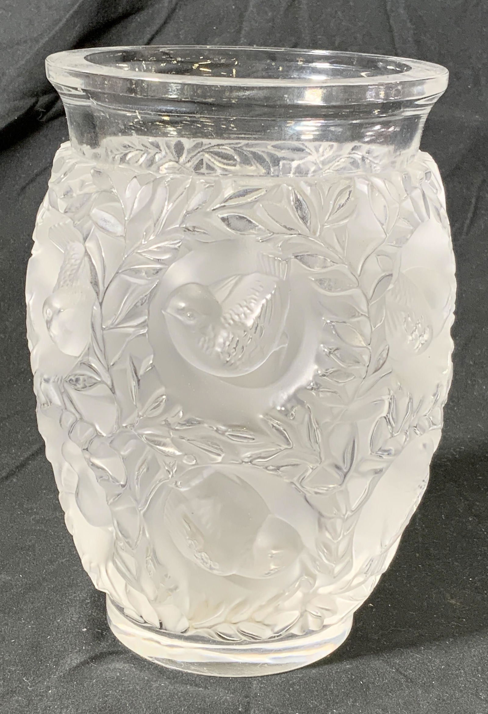 LALIQUE Heavy Frosted Crystal Bird Vase (0269) on Jan 18, 2023 The