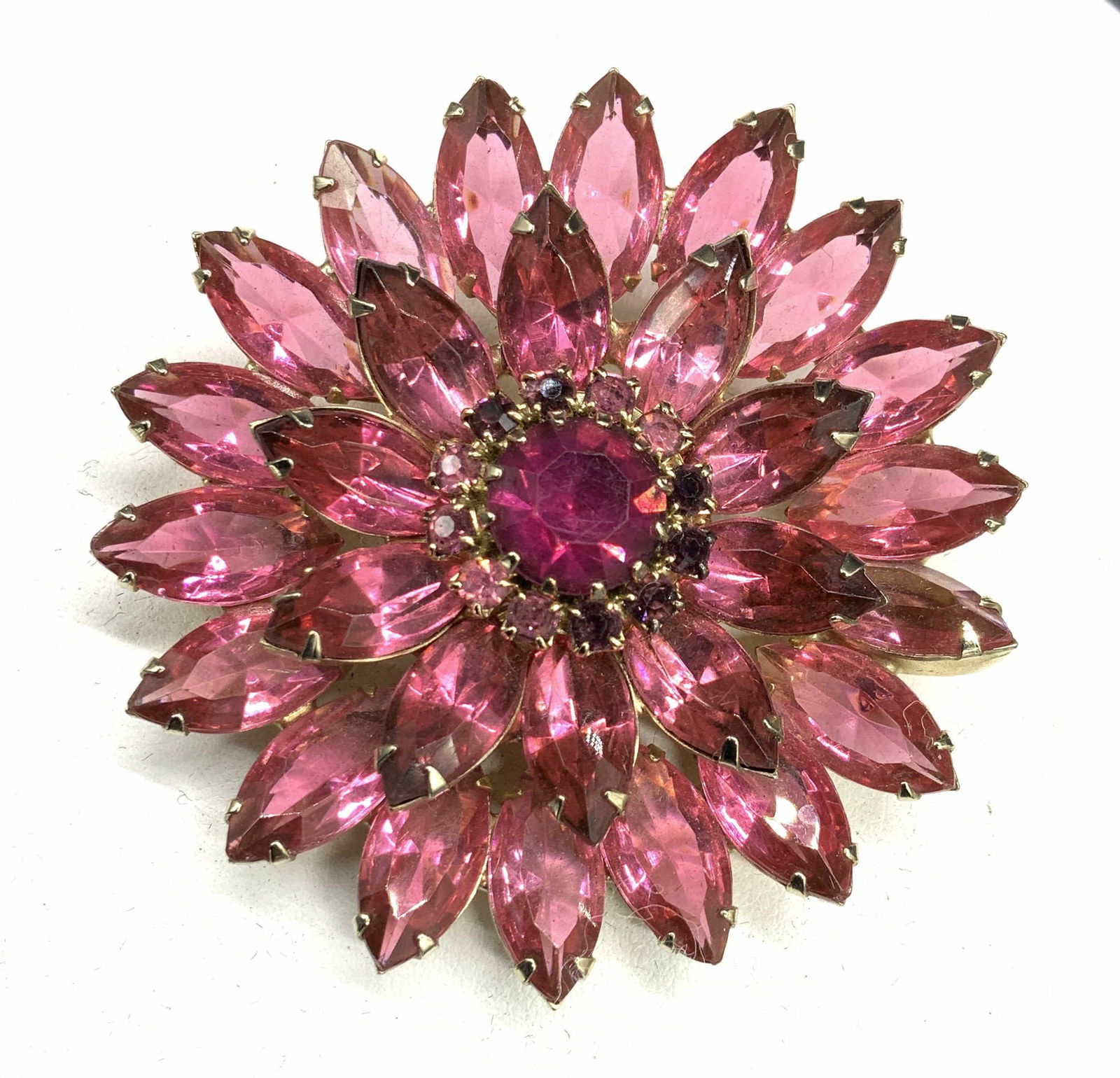 WEISS SIGNED PINK RHINESTONE BROOCH (1 of 4)