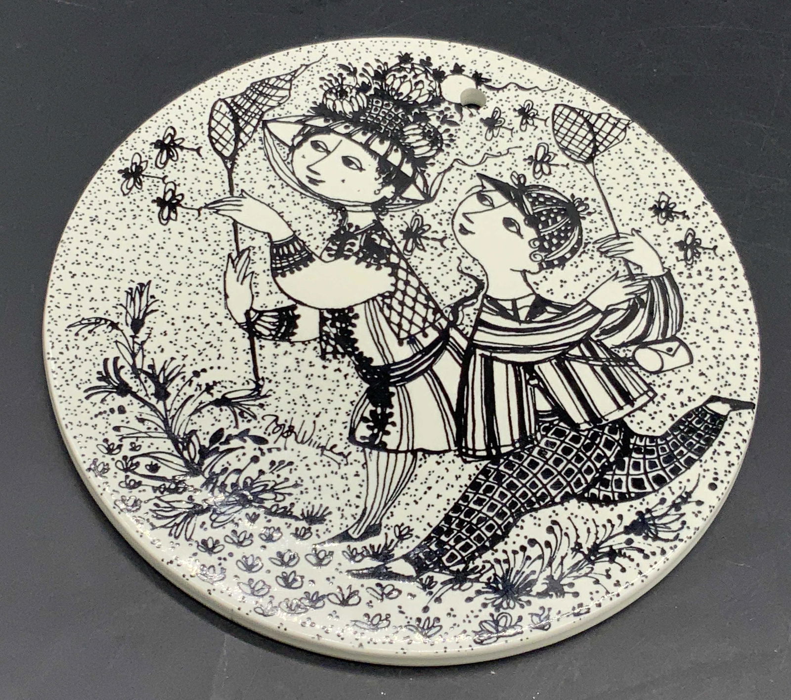 BJORN WIINBLAD Nymolle August Bye Ceramic Plate (1 of 12)