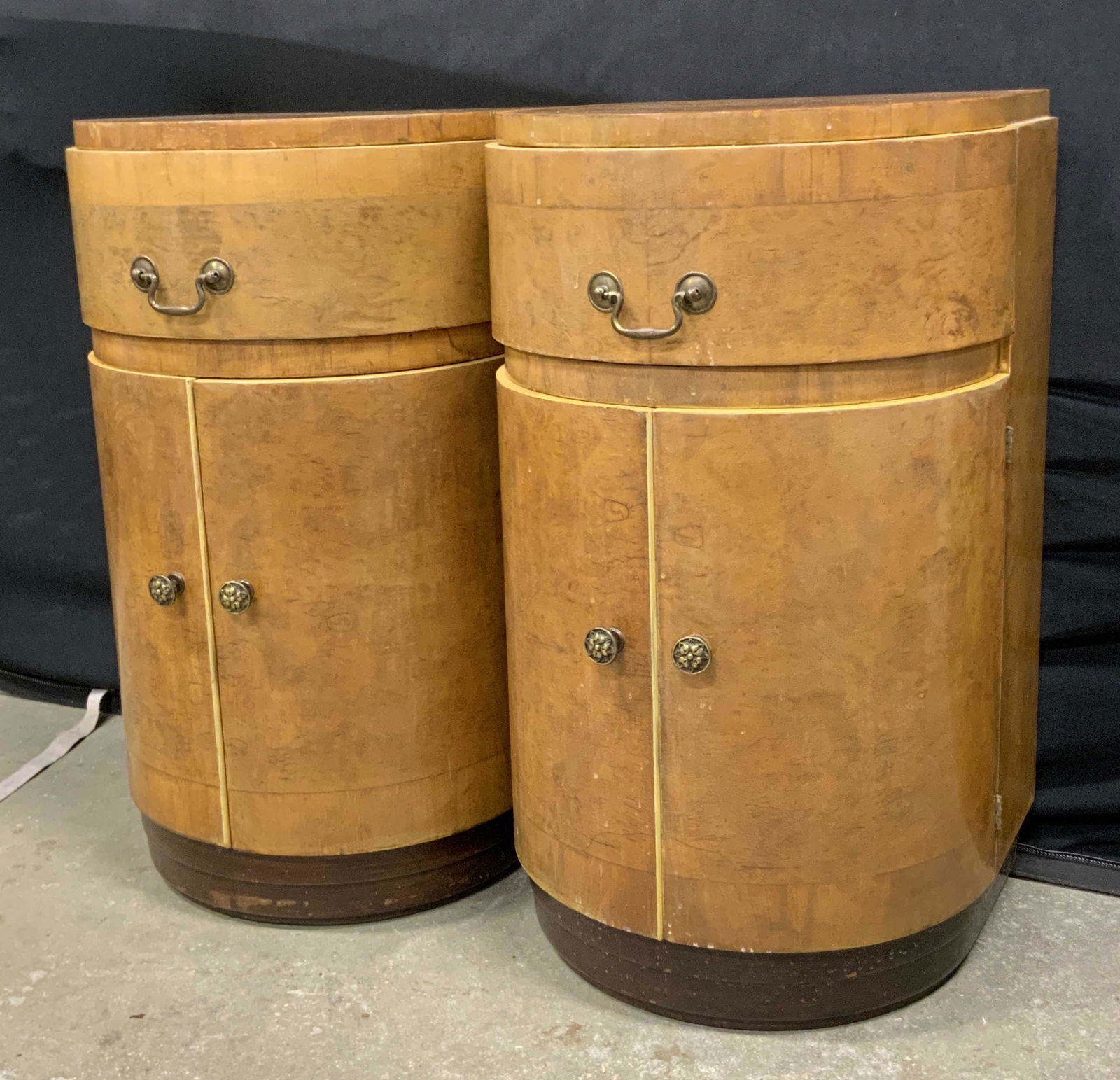 Pr RED LION FURNITURE Art Decor Style Nightstands (1 of 10)