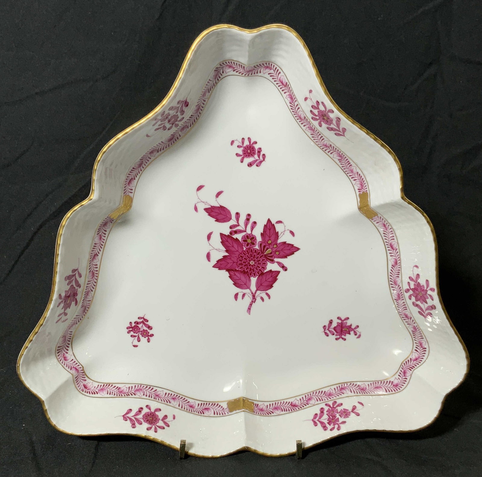 HEREND Vtg Pink Chinese Bouquet Porcelain Bowl: Vintage HEREND Hungary Chinese Bouquet pattern bowl in pink with gilt decoration. Trademarked to underside. In good condition. Measures approx. 10.25 x 9.5 inches. Property of Greenwich, Connecticut e