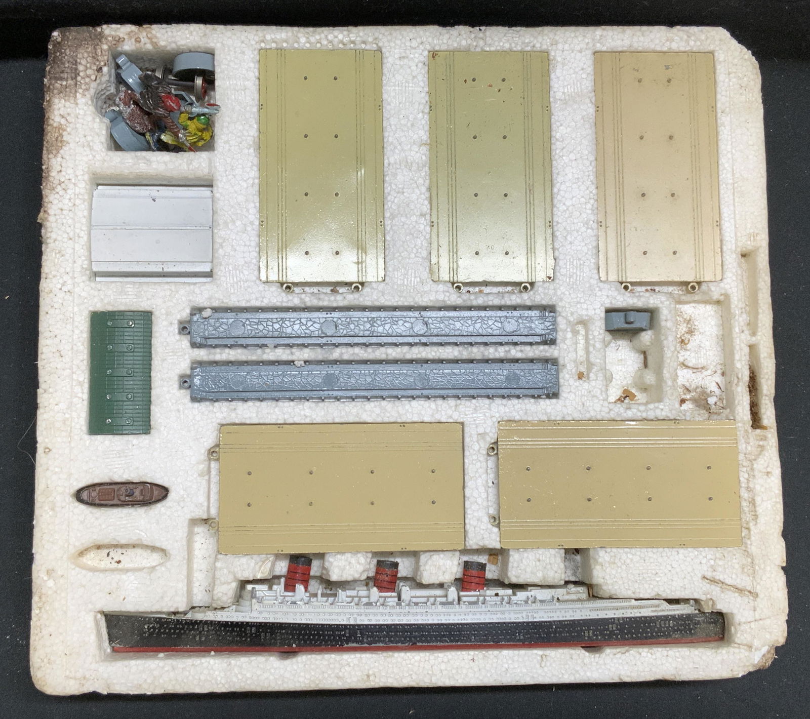 QUEEN MARY Ship Model, More, Building Toy (1 of 12)