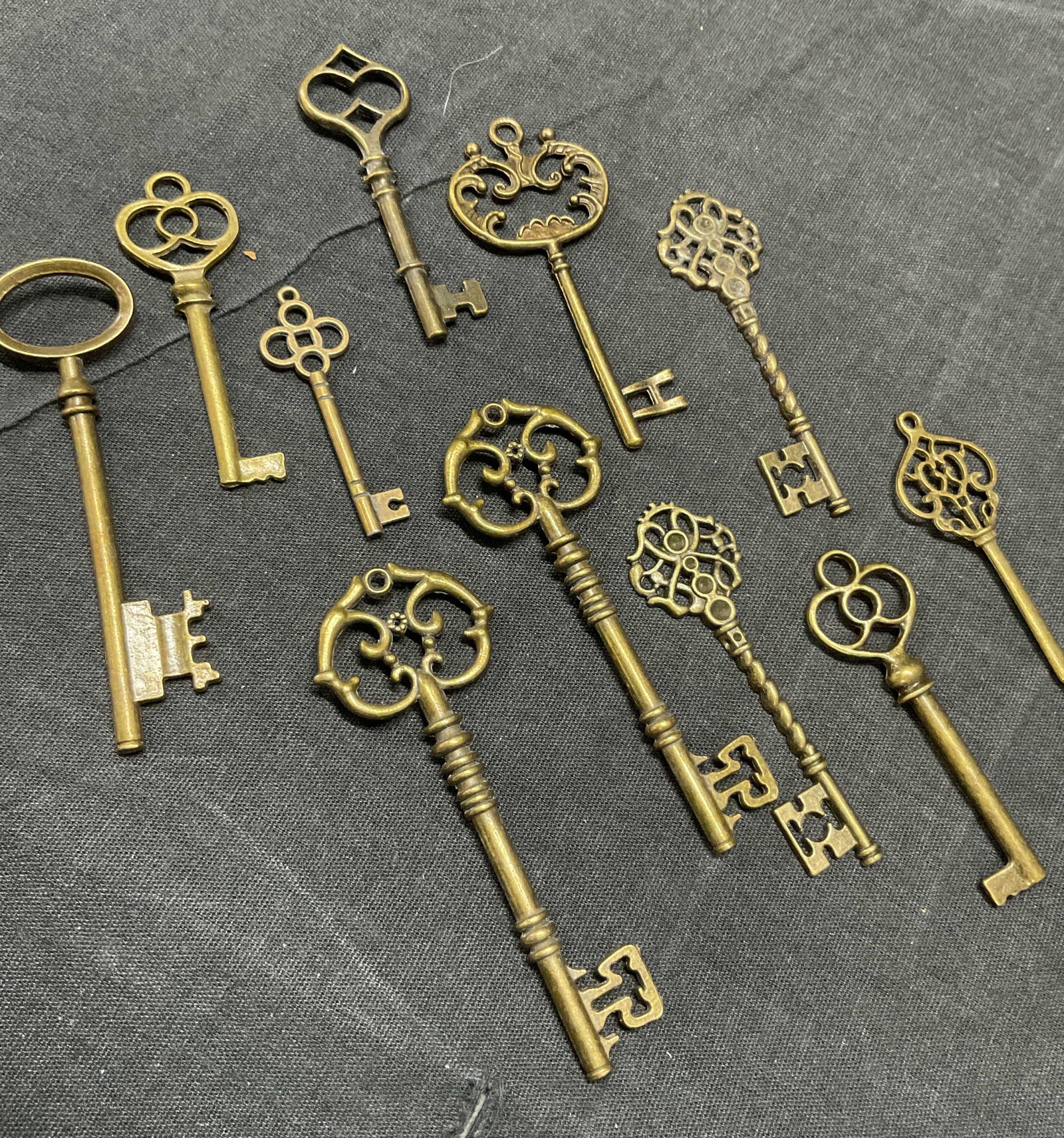 Lot 11 Brass Skeleton Keys (1 of 3)