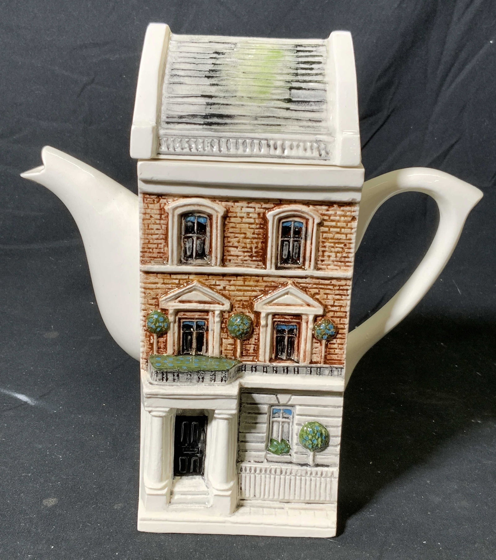 RICHARD PARRINGTON Bereford Square Teapot (1 of 7)
