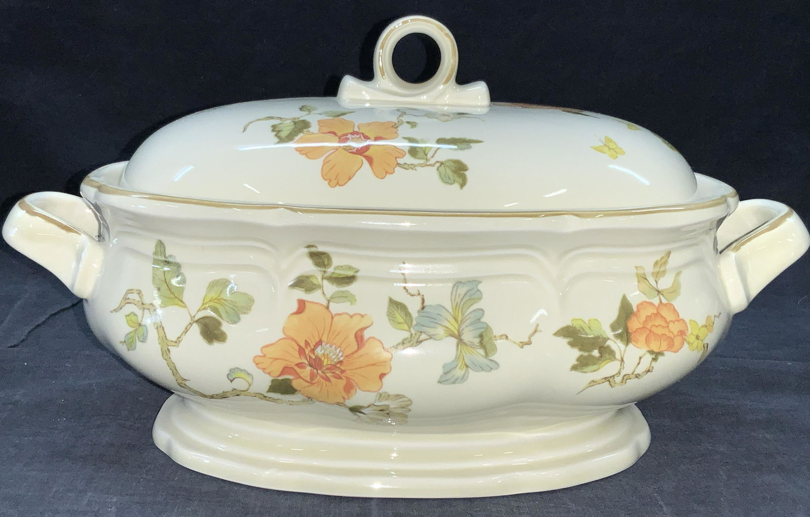 MIKASA Ceramic Tureen Olde Tapestry, F 2005 (1 of 8)