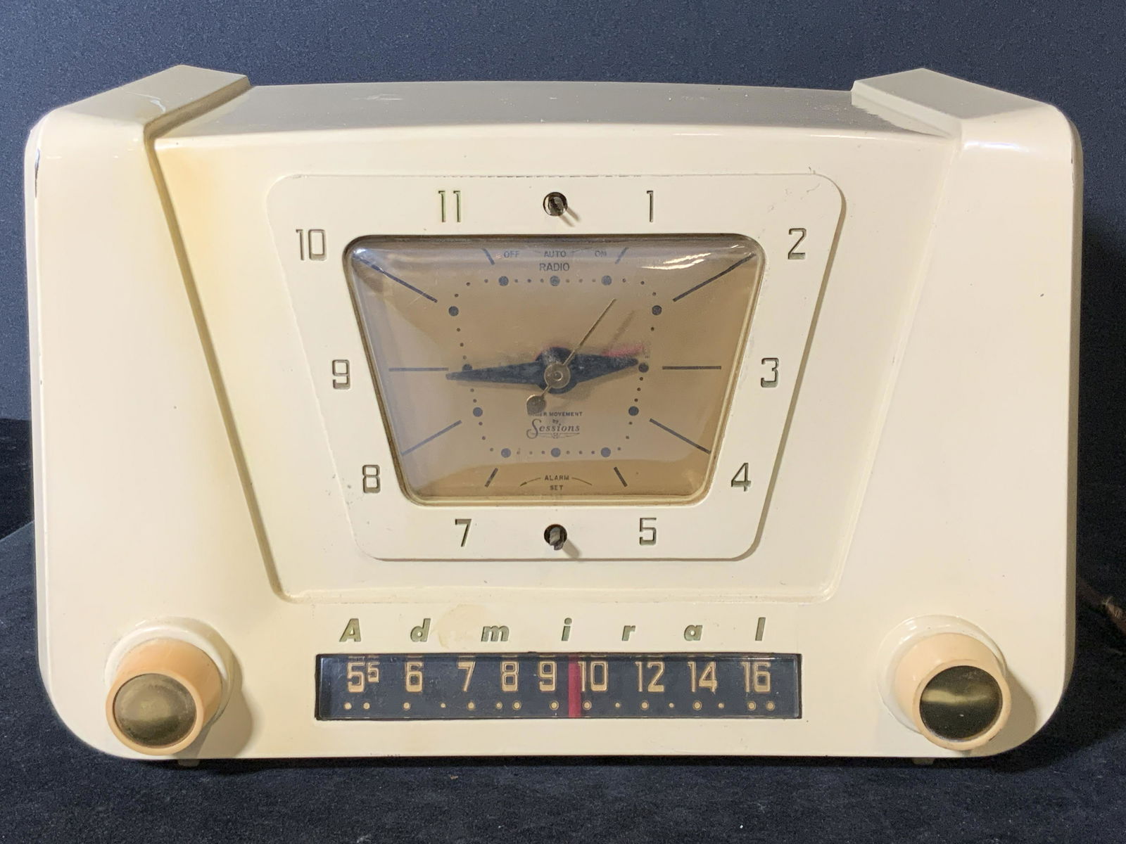 Vintage ADMIRAL MODEL 5X23 Collectible Radio (1 of 17)