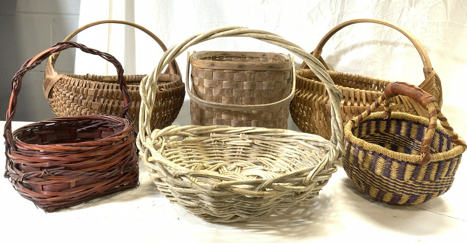 Lot 6 vintage Assorted Woven Baskets (1 of 7)