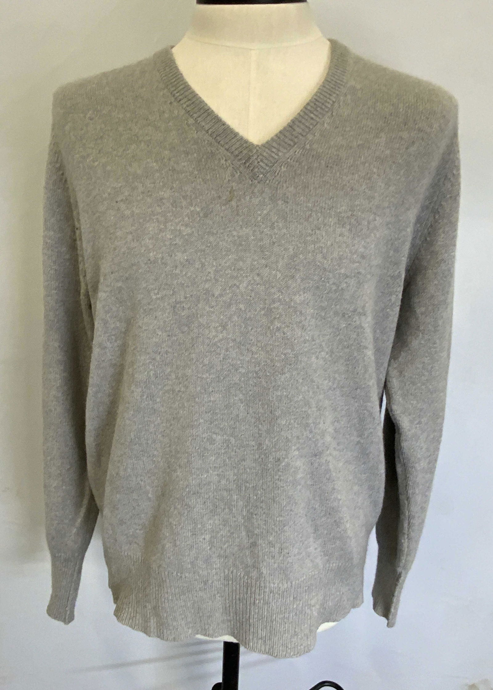 TURNBULL & ASSER Grey V Neck Cashmere Sweater (1 of 5)