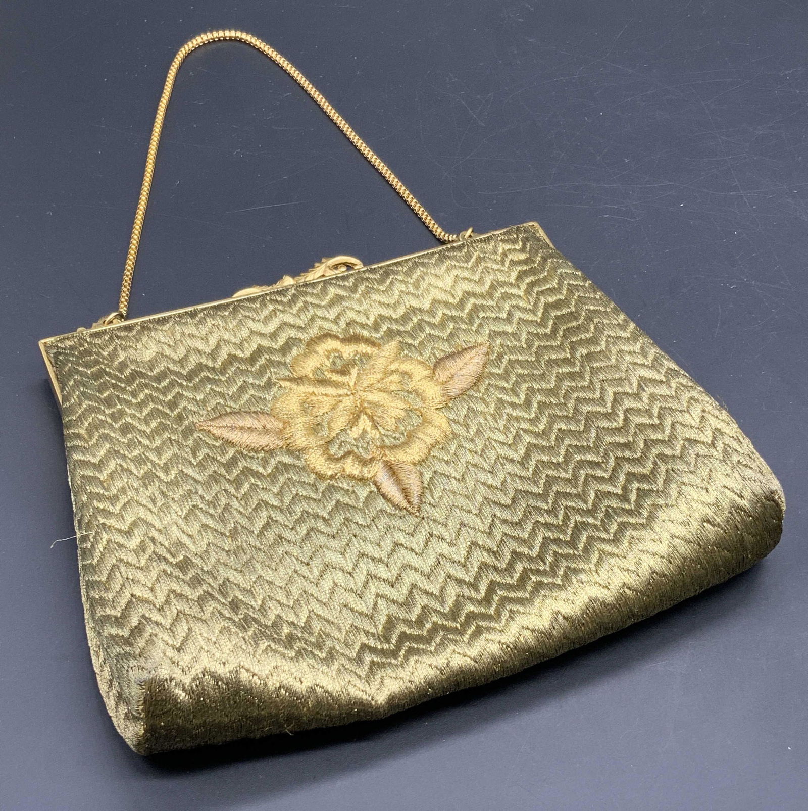 WALBORG Vintage Metallic Gold Fabric Evening Purse (1 of 13)