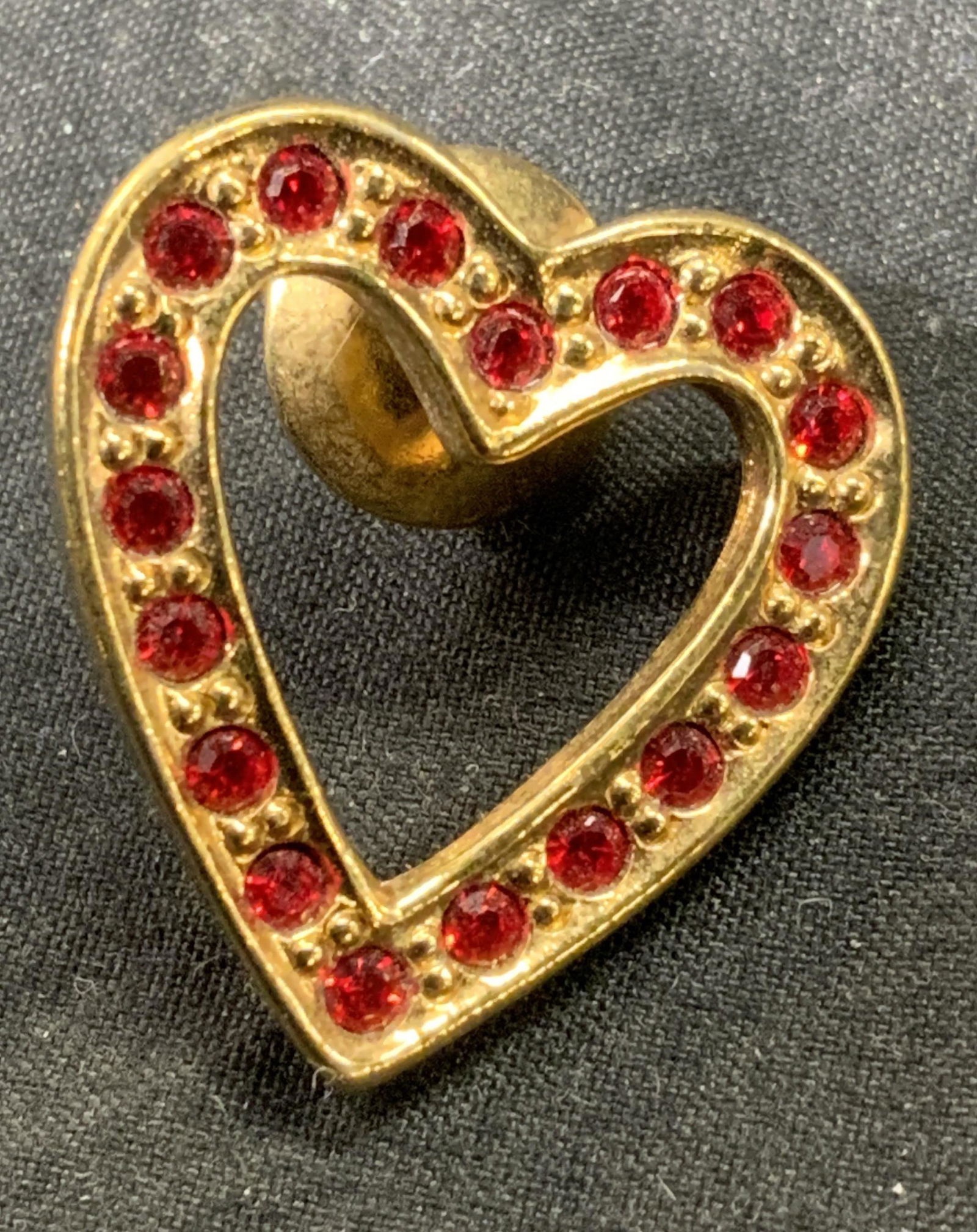 Vintage AVON Gold Tone Crystal Heart Pin (1 of 5)