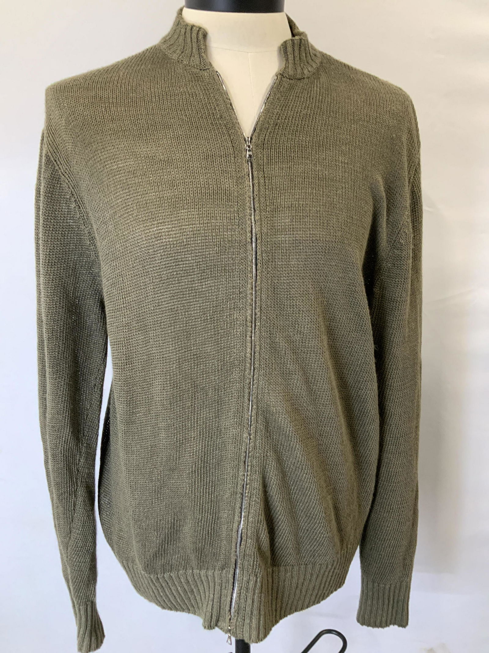 Inis Meain Bergdorf Linen Knit Olive Cardigan: Made in Ireland Mens XL 100% linen knit zippered cardigan, olive green crew neck, signed label attached, reads Inis Meain Ireland for Bergdorf Goodman. 31 in. Long. 3 Winter sweater, menswear, Luxury