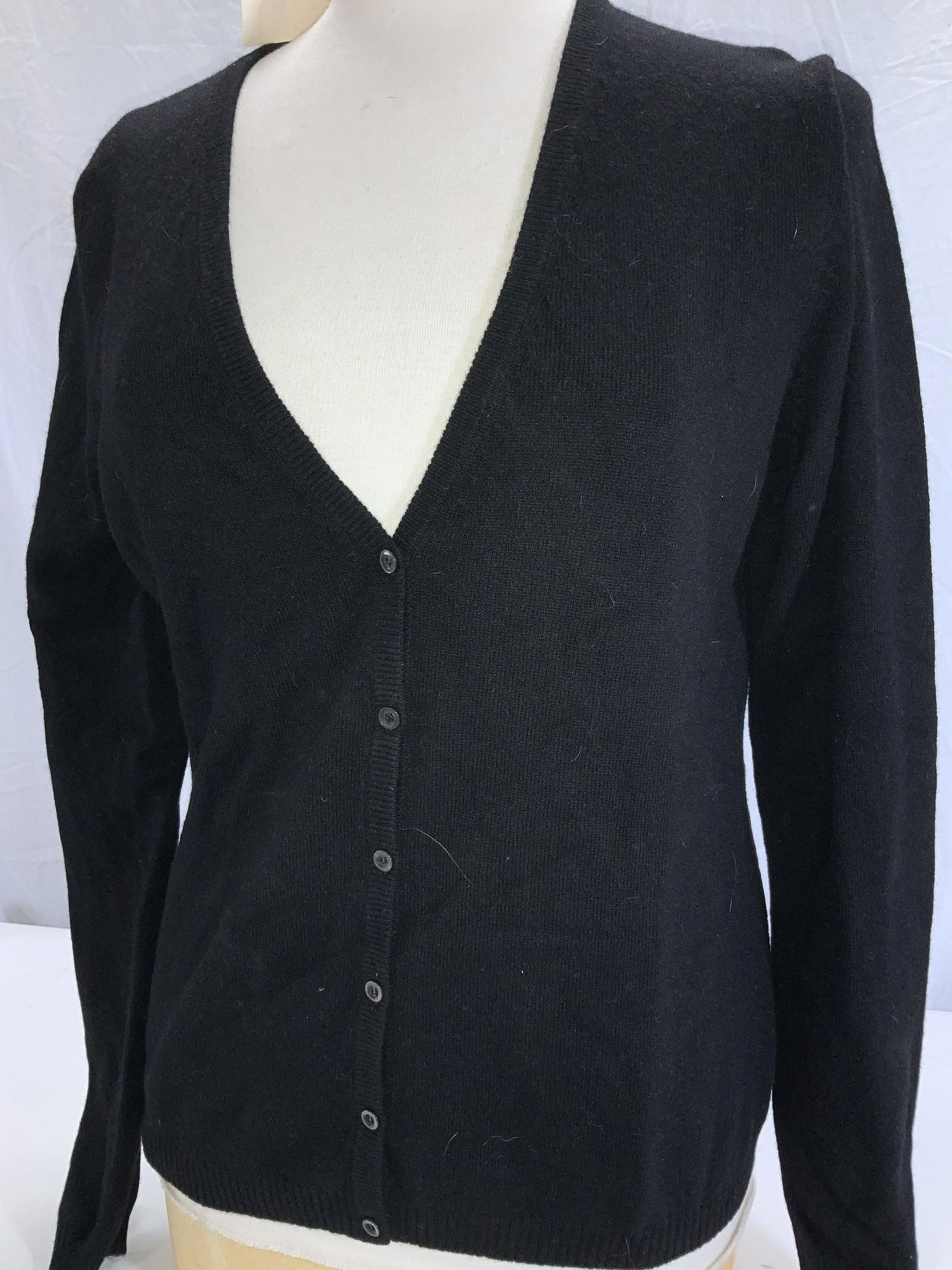 UniQlo Black Cashmere Cardigan, NWT: 100% cashmere Button down v neck cardigan, black, new with original tags. Signed designer UNI QLO. Uni Qlo Cardigan, black clothing, new old stock cashmere cardigan, vintage wear, Estate wear, Ladies